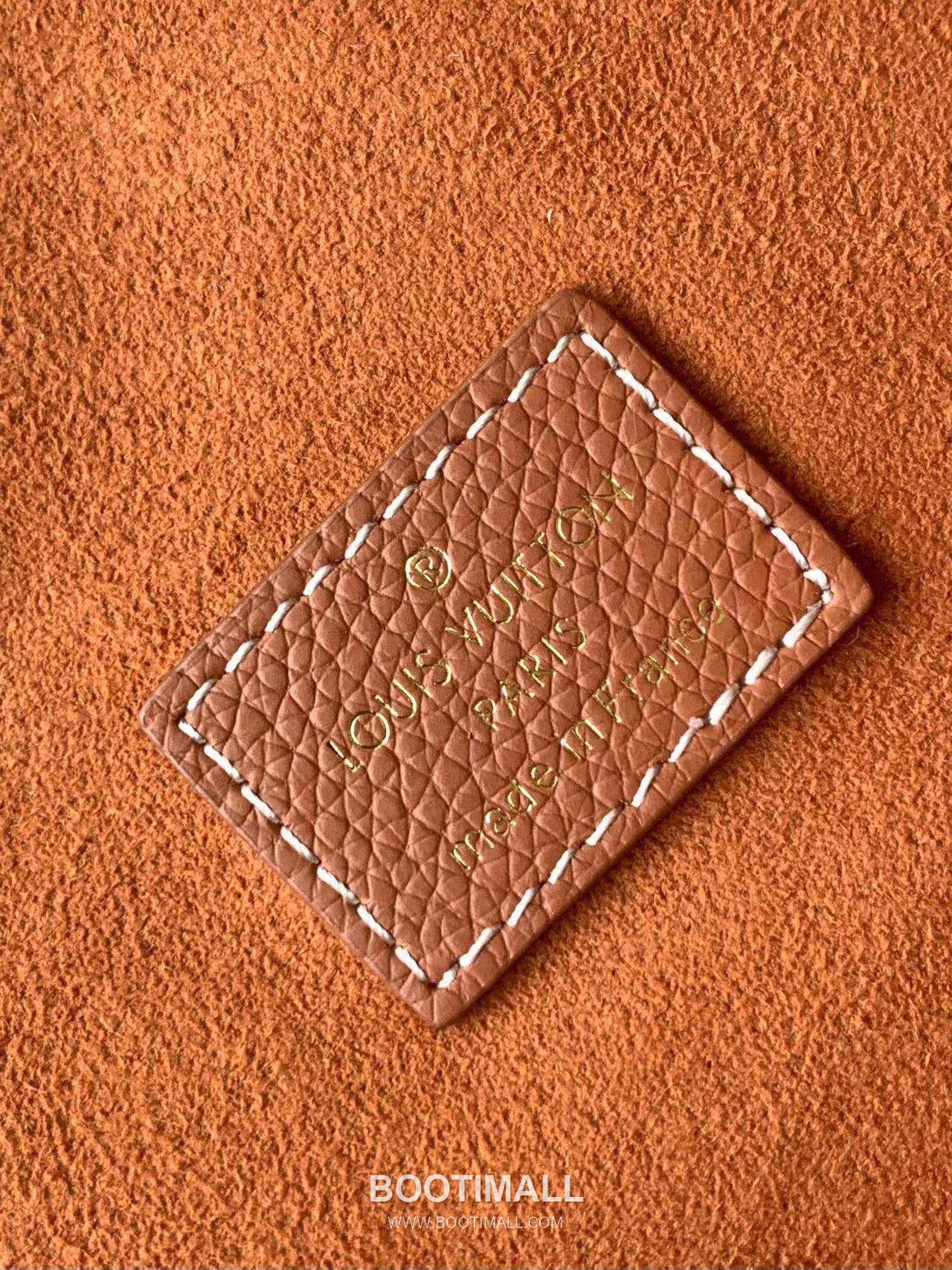 Louis Vuitton Low Key Hobo MM Cowhide Leather Black Hobo Bag 루이비통 로우 키 호보 미디엄 M24856 소가죽 블랙 호보백 35cm 9