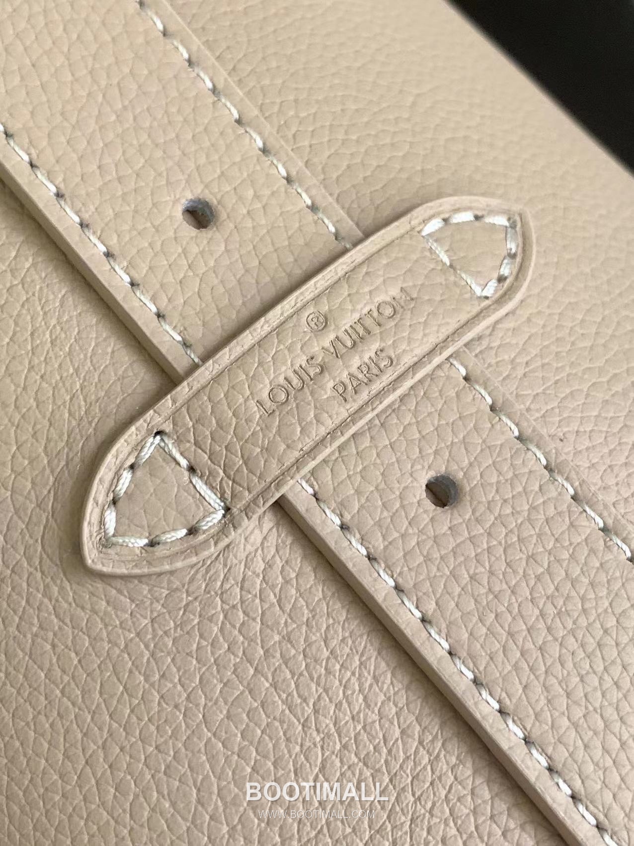 Louis Vuitton Low Key Hobo MM Cowhide Leather Black Hobo Bag 루이비통 로우 키 호보 미디엄 M24856 소가죽 블랙 호보백 35cm 6