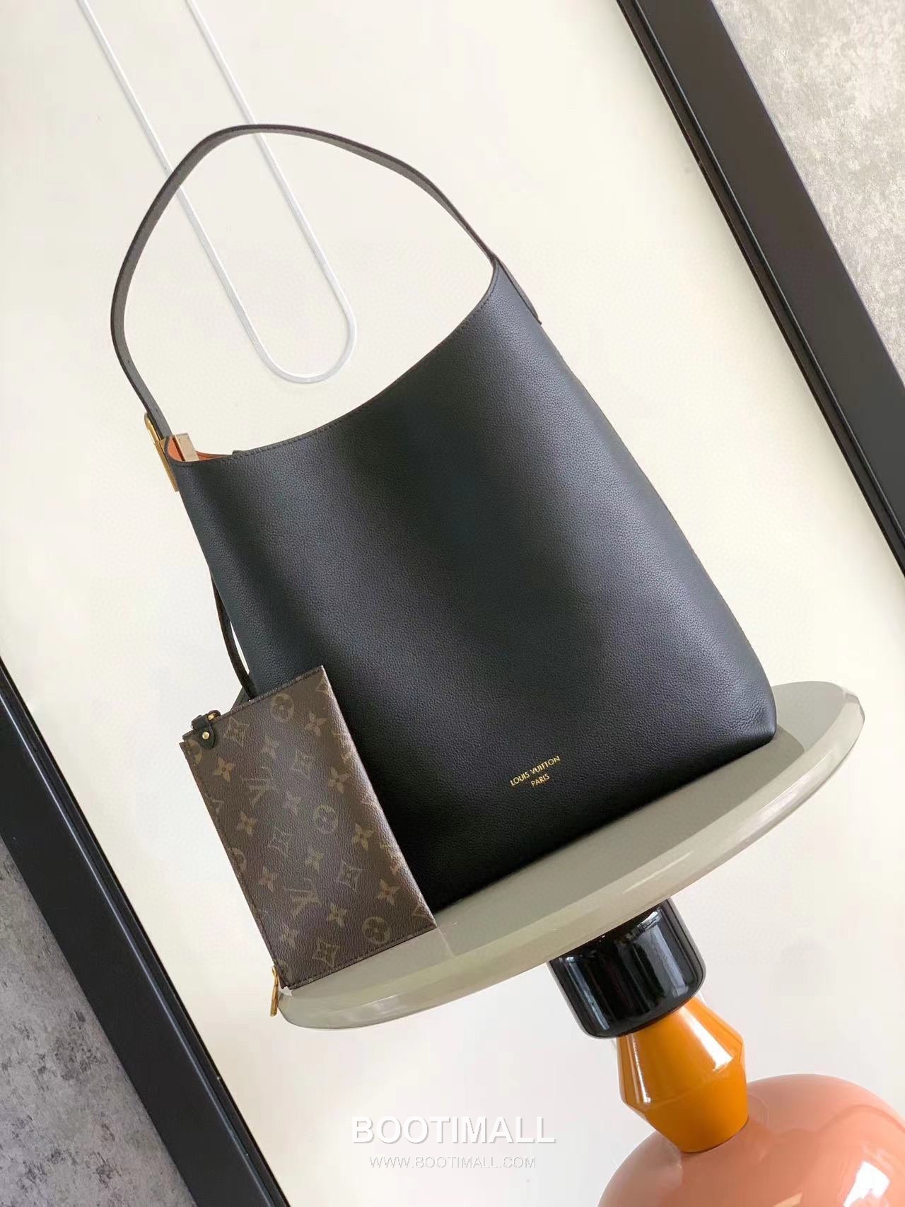 Louis Vuitton Low Key Hobo MM Cowhide Leather Black Hobo Bag 루이비통 로우 키 호보 미디엄 M24856 소가죽 블랙 호보백 35cm 1