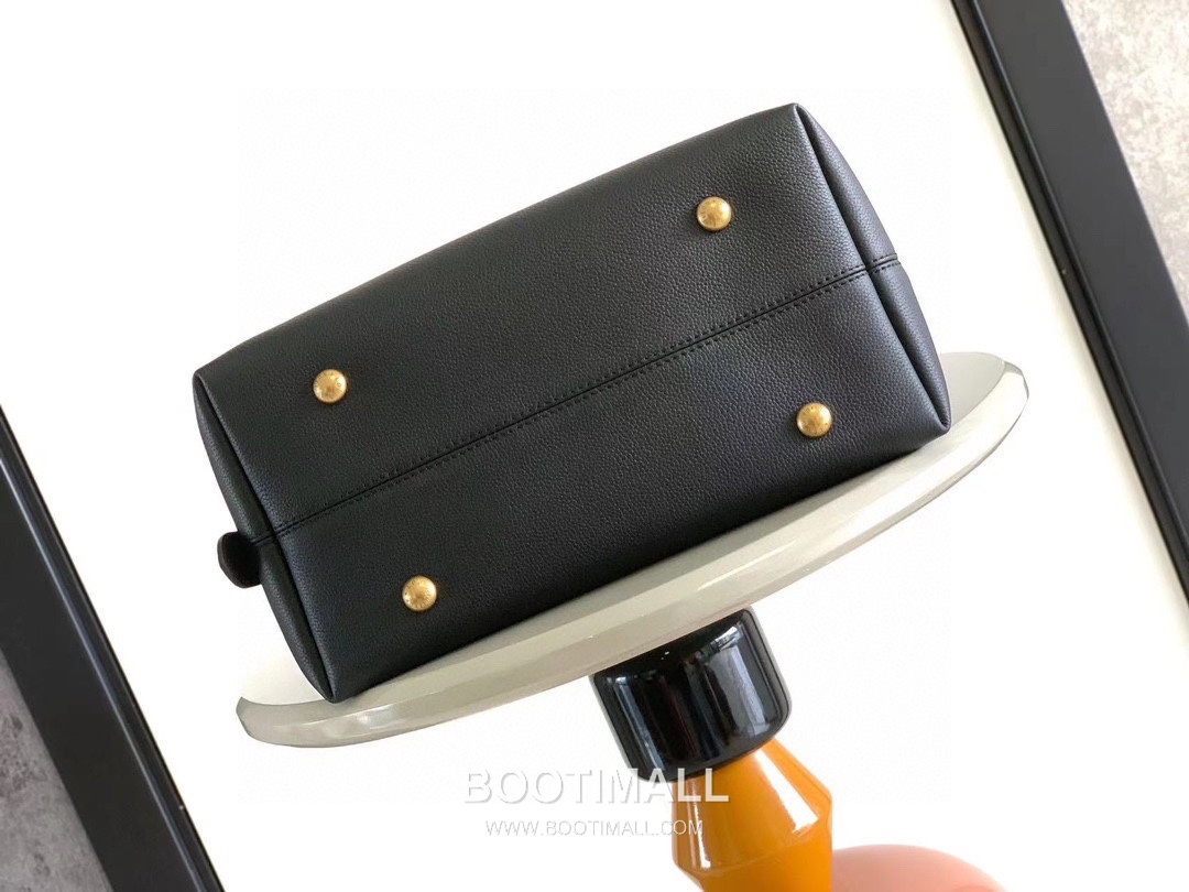 Louis Vuitton Low Key Hobo MM Cowhide Leather Black Hobo Bag 루이비통 로우 키 호보 미디엄 M24856 소가죽 블랙 호보백 35cm 4