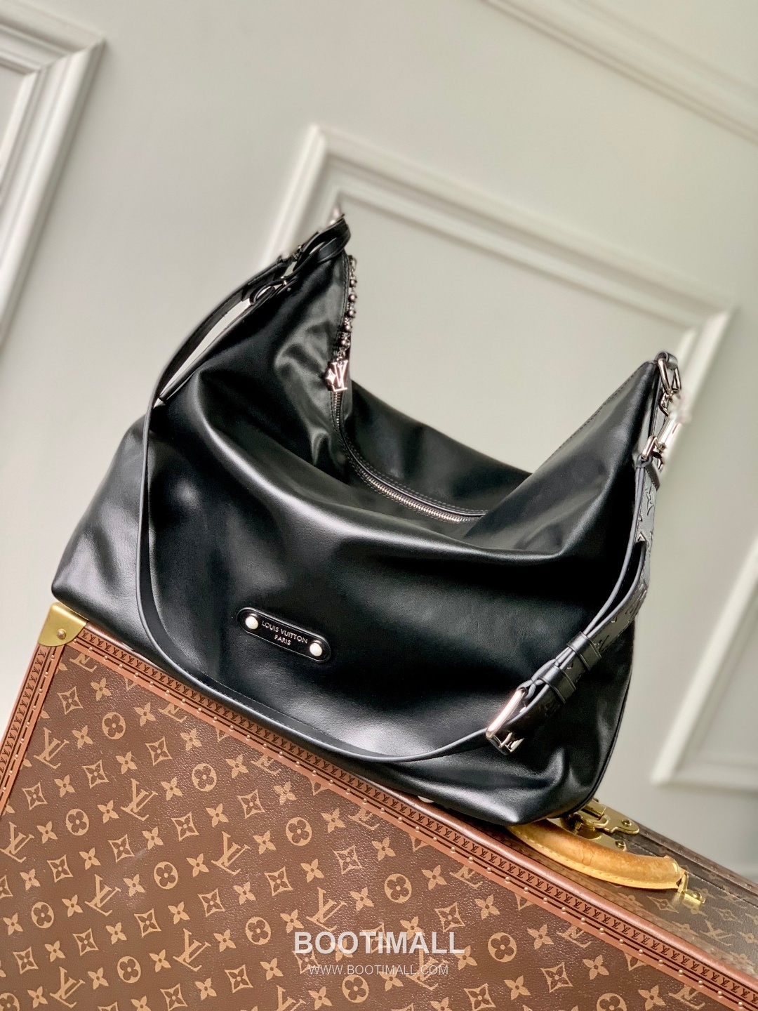 Louis Vuitton Vagabond Hobo Glossy Calfskin Leather Hobo Bag 루이비통 바가본드 호보 M13986 글로시 카프스킨 레더 호보백 38cm 1
