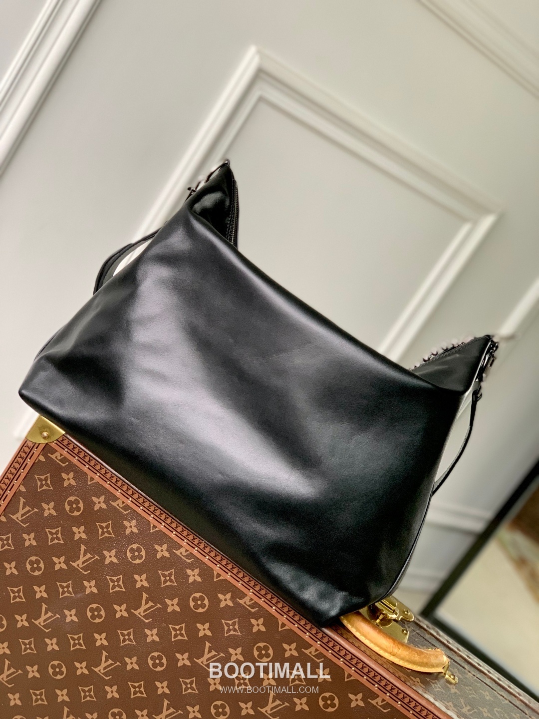 Louis Vuitton Vagabond Hobo Glossy Calfskin Leather Hobo Bag 루이비통 바가본드 호보 M13986 글로시 카프스킨 레더 호보백 38cm 3