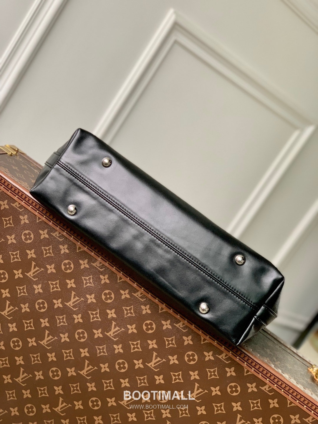 Louis Vuitton Vagabond Hobo Glossy Calfskin Leather Hobo Bag 루이비통 바가본드 호보 M13986 글로시 카프스킨 레더 호보백 38cm 4