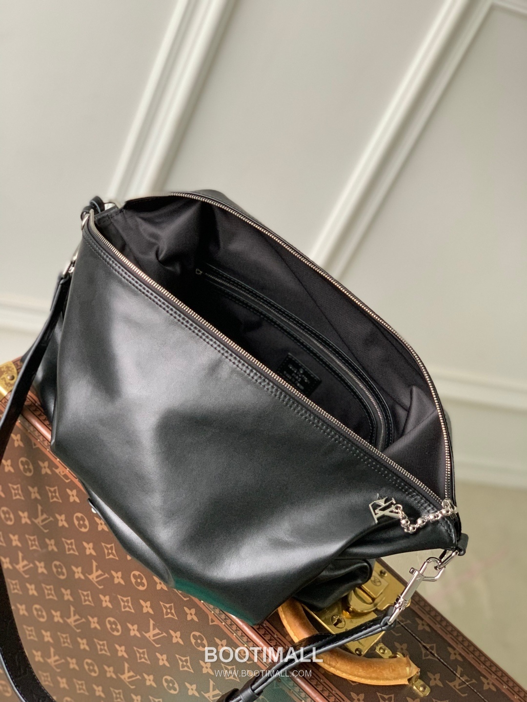 Louis Vuitton Vagabond Hobo Glossy Calfskin Leather Hobo Bag 루이비통 바가본드 호보 M13986 글로시 카프스킨 레더 호보백 38cm 9
