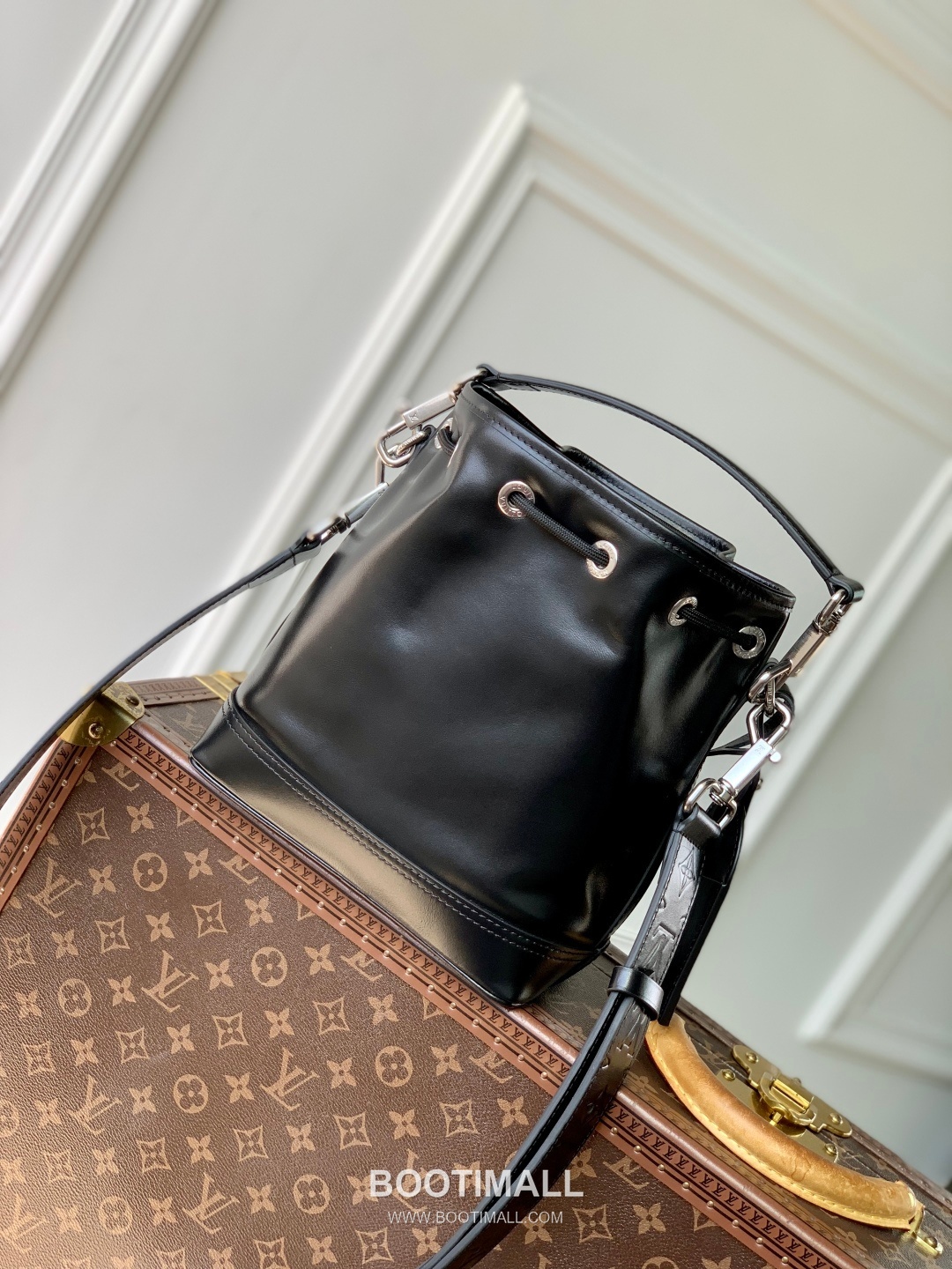 Louis Vuitton Noé Cargo PM Calfskin Leather Bucket Bag 루이비통 노에 카고 PM M13985 카프스킨 레더 버킷백 24cm 3