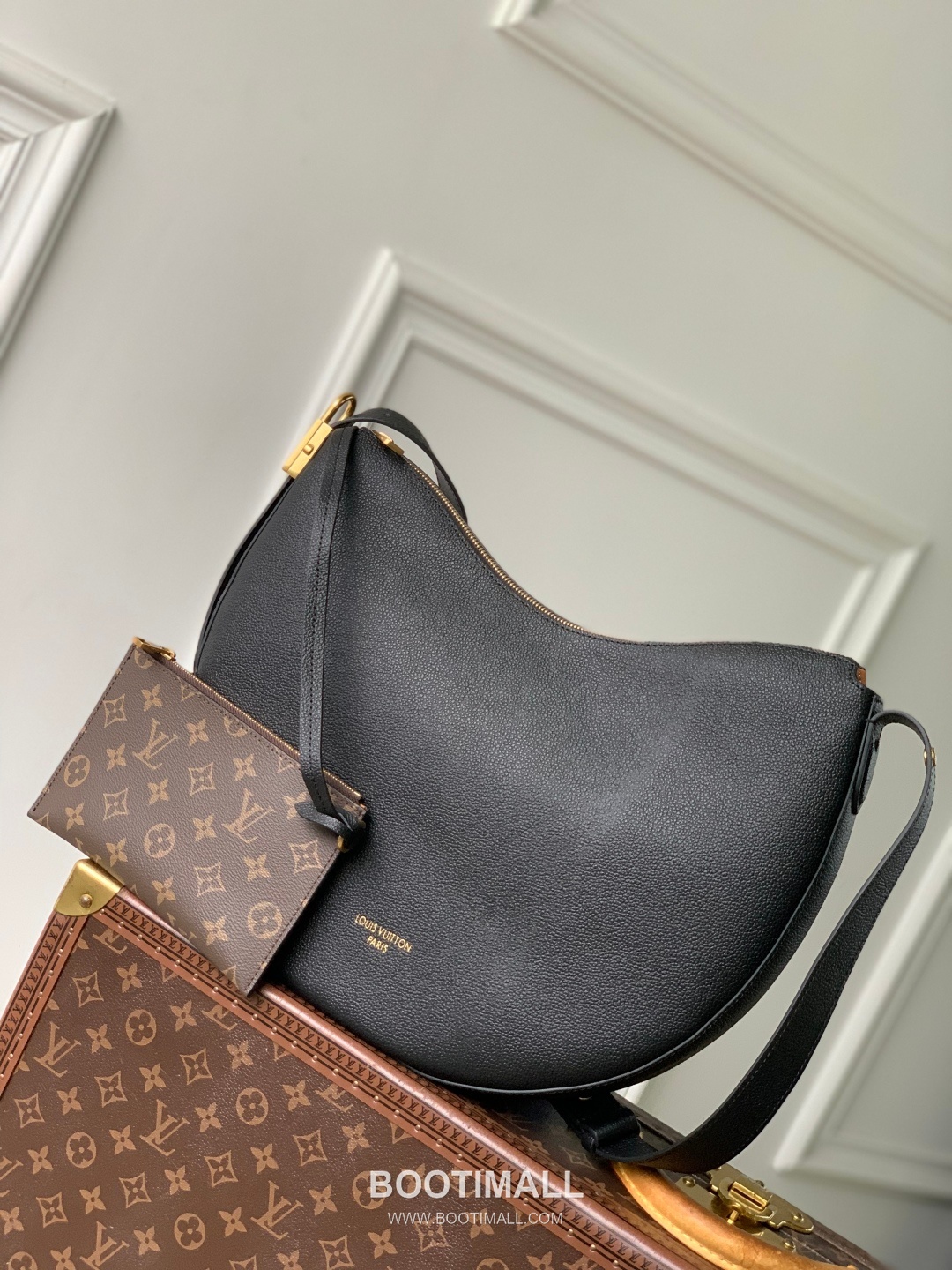 Louis Vuitton Low Key Cookie Medium Cowhide Leather Black Handbag 루이비통 로우 키 쿠키 미디엄 소가죽 블랙 핸드백 32cm 1