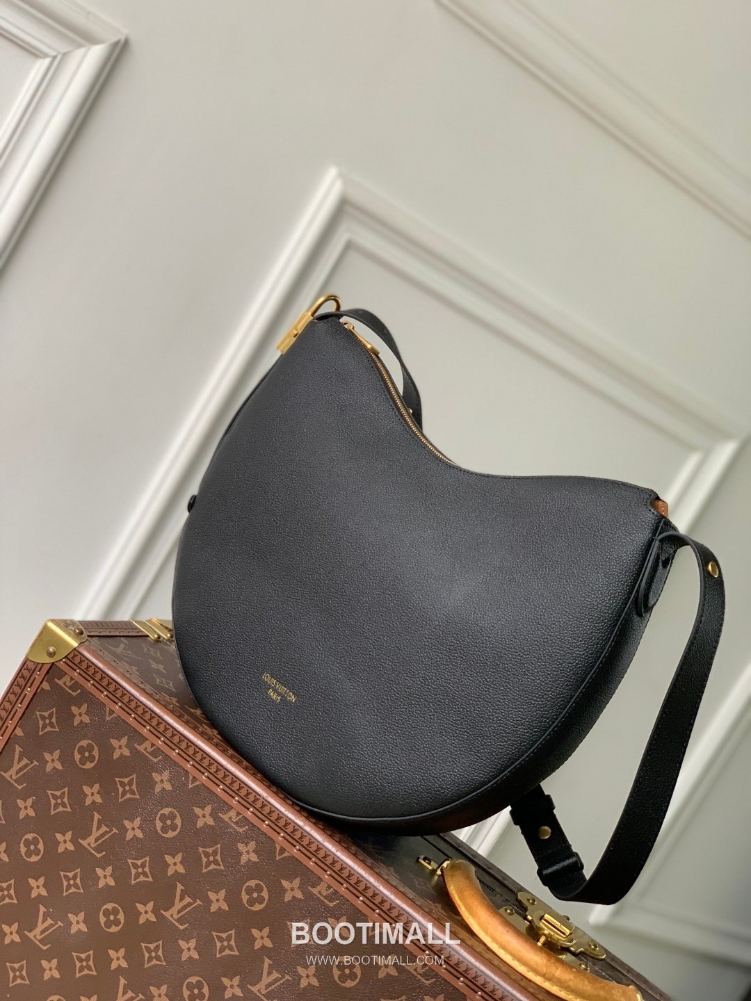 Louis Vuitton Low Key Cookie Medium Cowhide Leather Black Handbag 루이비통 로우 키 쿠키 미디엄 소가죽 블랙 핸드백 32cm 2