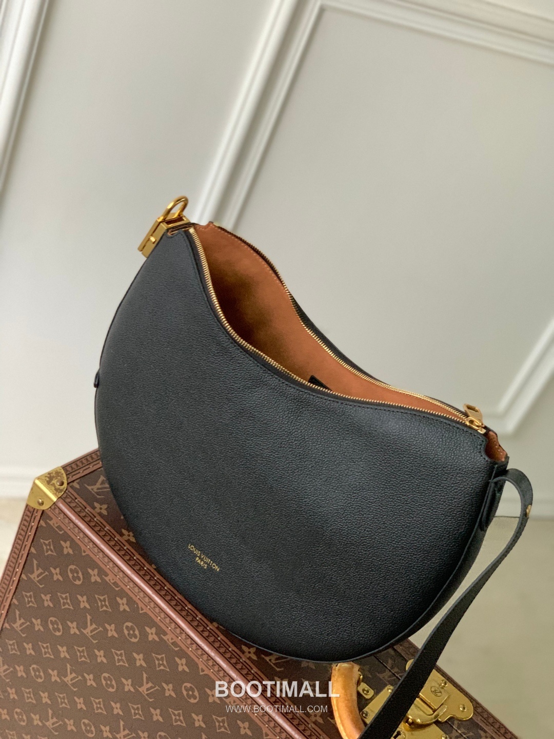 Louis Vuitton Low Key Cookie Medium Cowhide Leather Black Handbag 루이비통 로우 키 쿠키 미디엄 소가죽 블랙 핸드백 32cm 9