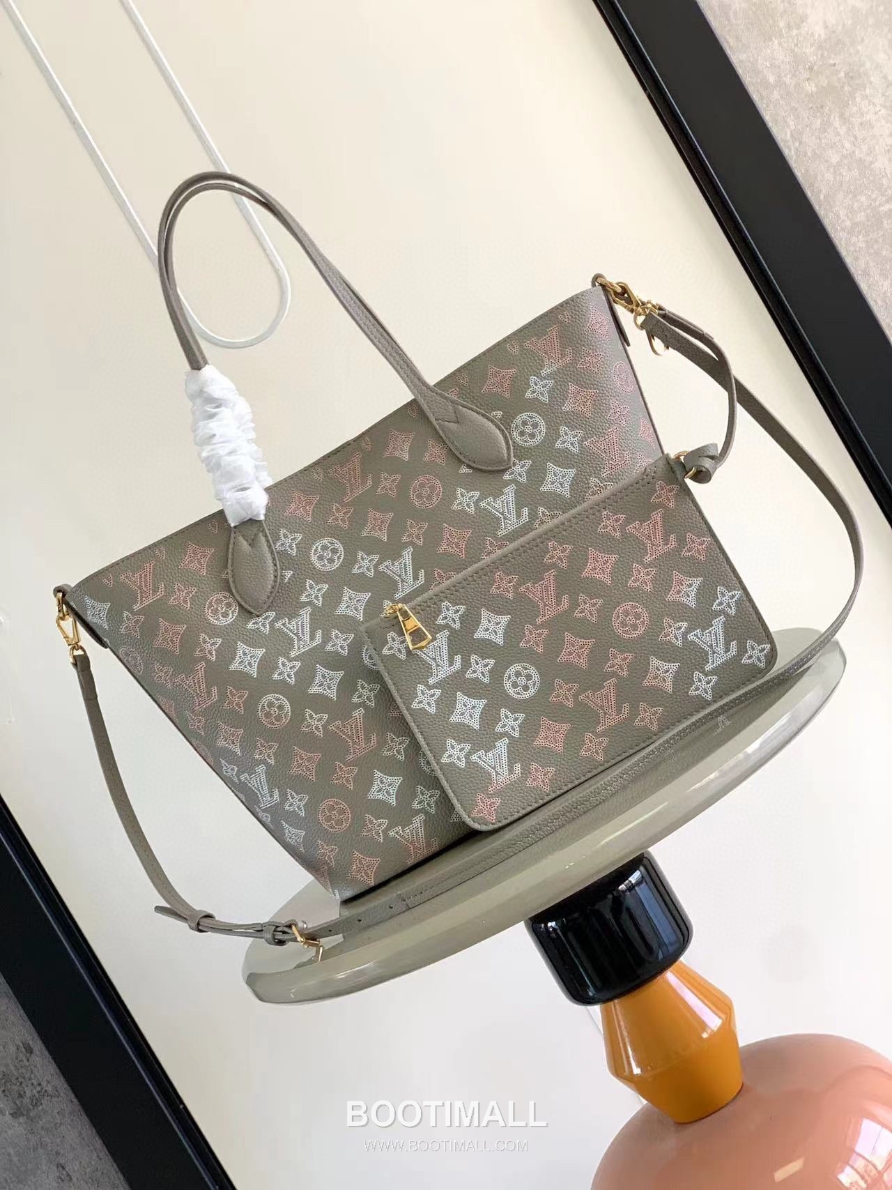 Louis Vuitton Blossom Tote MM Perforated Cowhide Leather Gray Tote Bag 루이비통 블라썸 토트 미디엄 펀칭 소가죽 그레이 토트백 30cm 3