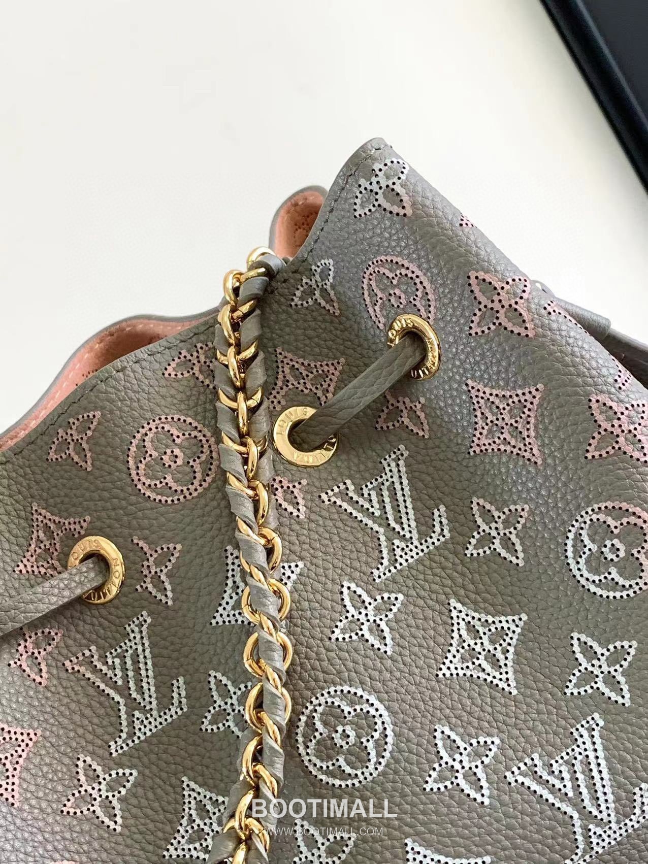 Louis Vuitton Bella Bucket Bag Perforated Calf Leather Grey 루이비통 벨라 버킷백 펀칭 카프스킨 그레이 22cm 5