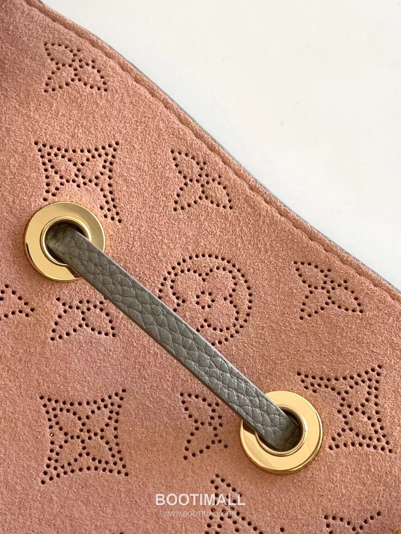 Louis Vuitton Bella Bucket Bag Perforated Calf Leather Grey 루이비통 벨라 버킷백 펀칭 카프스킨 그레이 22cm 8