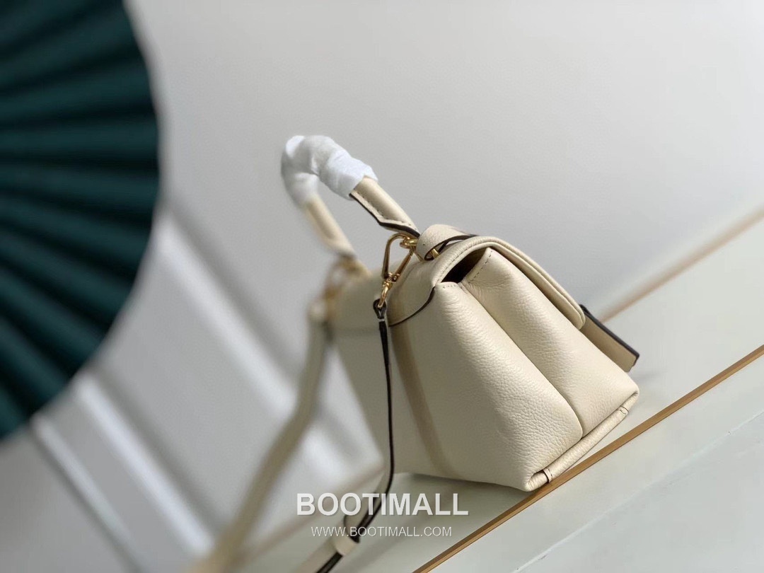 Louis Vuitton Madeleine BB Monogram Empreinte Leather Beige Top Handle Bag 루이비통 마들렌 BB M45978 M46008 모노그램 앙프렝뜨 엠보싱 레더 베이지 탑핸들백 24cm 2