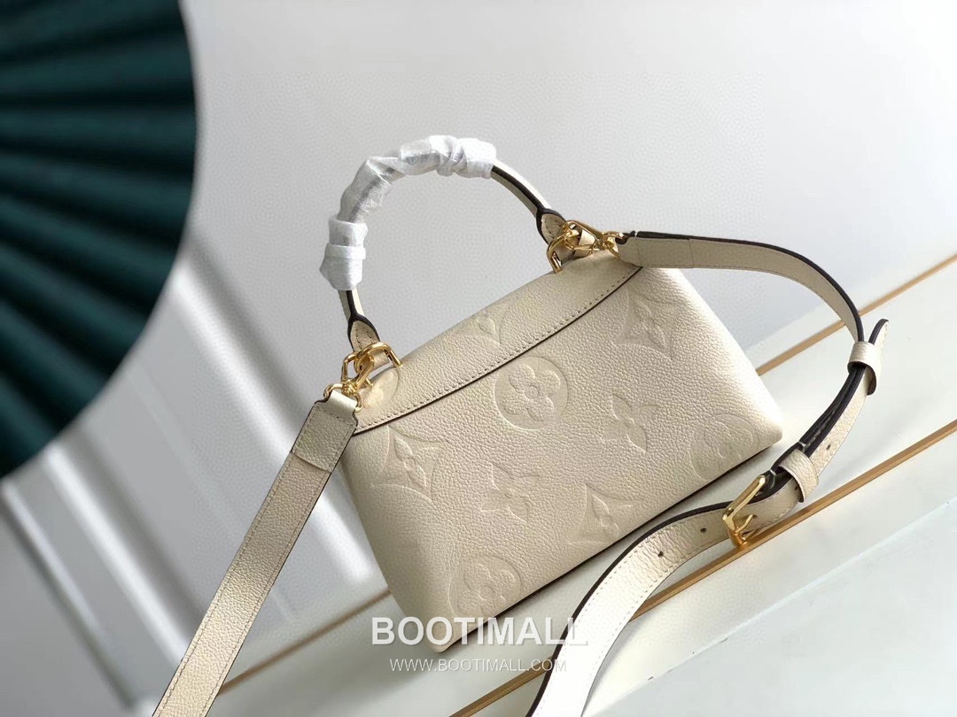 Louis Vuitton Madeleine BB Monogram Empreinte Leather Beige Top Handle Bag 루이비통 마들렌 BB M45978 M46008 모노그램 앙프렝뜨 엠보싱 레더 베이지 탑핸들백 24cm 3