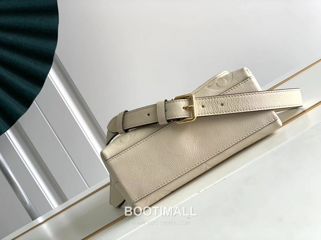 Louis Vuitton Madeleine BB Monogram Empreinte Leather Beige Top Handle Bag 루이비통 마들렌 BB M45978 M46008 모노그램 앙프렝뜨 엠보싱 레더 베이지 탑핸들백 24cm 4
