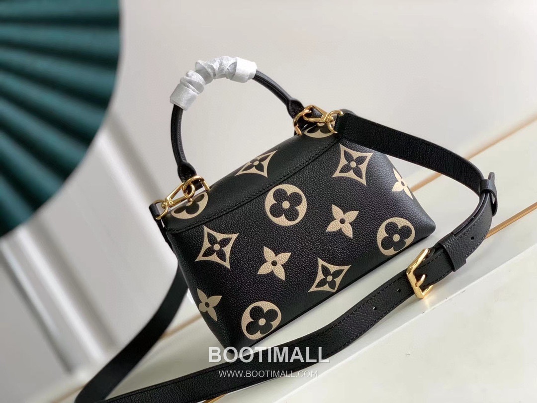 Louis Vuitton Madeleine BB Monogram Empreinte Leather Beige Top Handle Bag 루이비통 마들렌 BB M45978 M46008 모노그램 앙프렝뜨 엠보싱 레더 베이지 탑핸들백 24cm 3