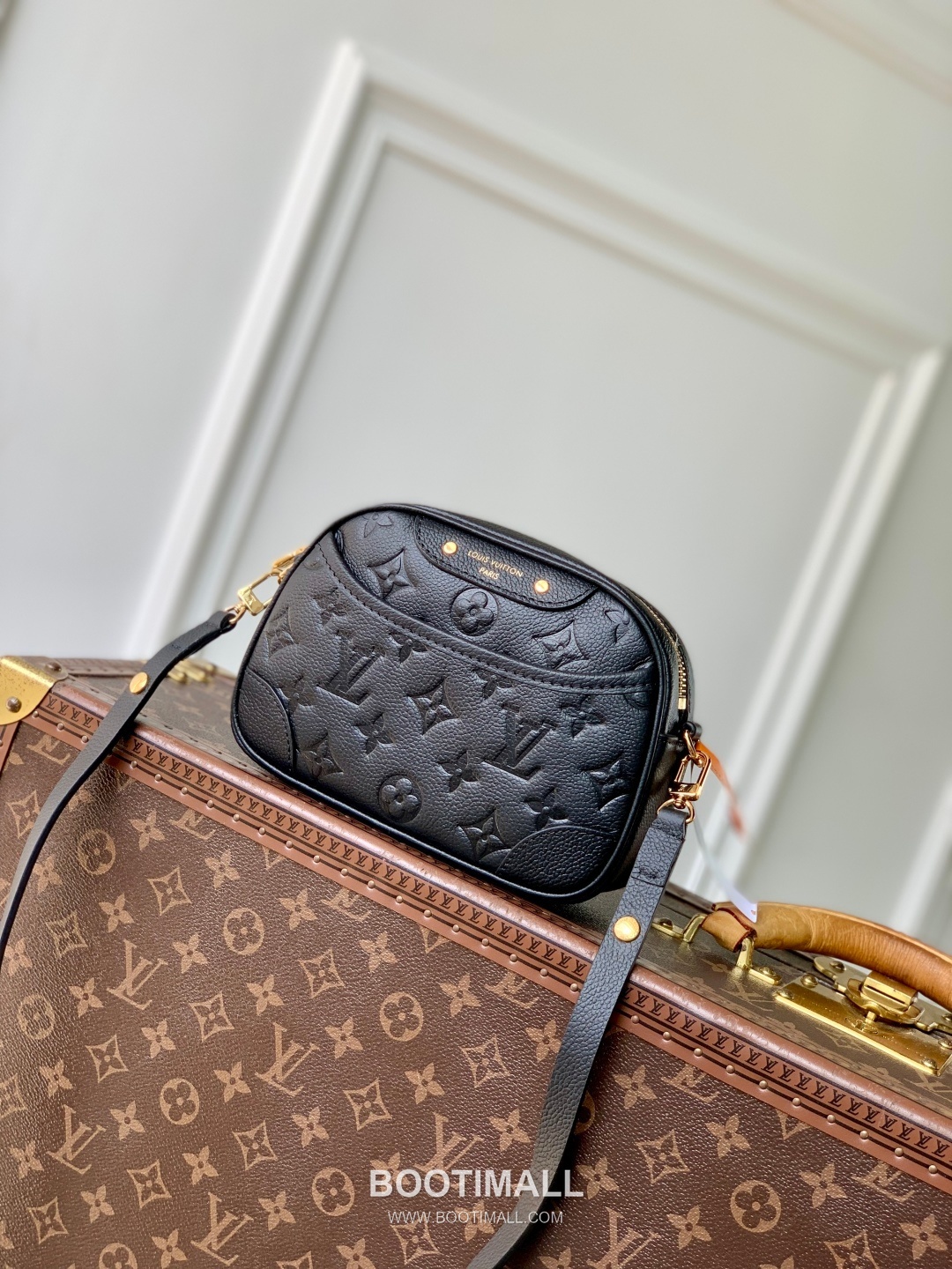 Louis Vuitton Tiny Camera Bag Monogram Empreinte Leather Black 루이비통 타이니 카메라 백 모노그램 앙프렝뜨 레더 블랙 19cm 1