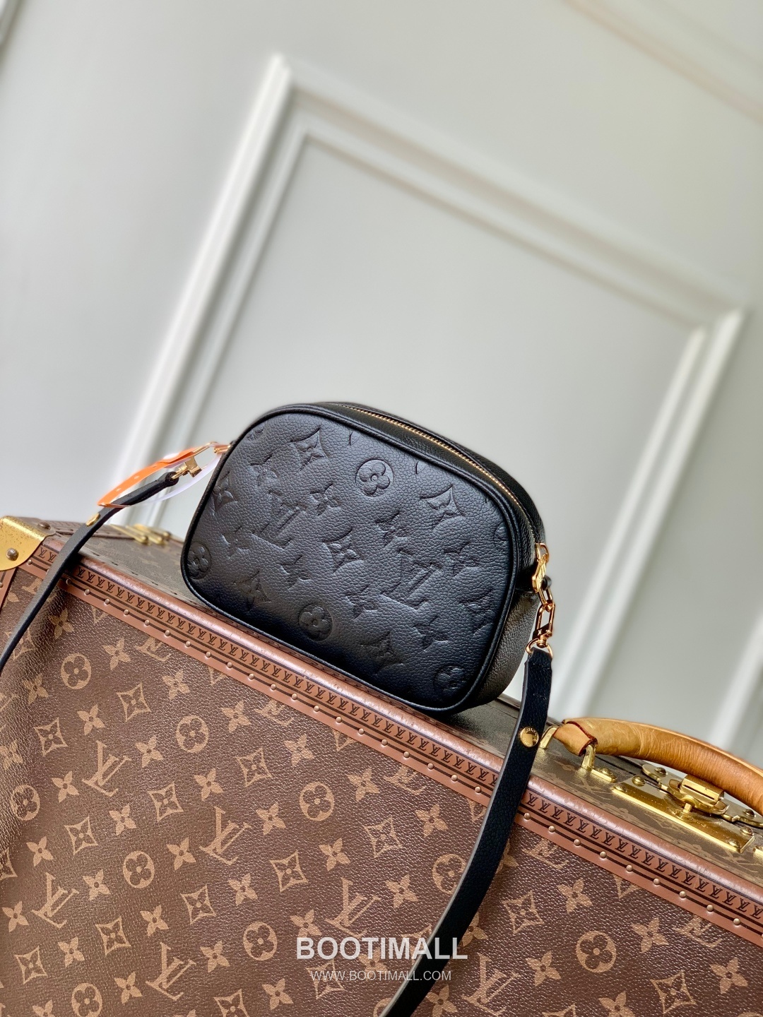 Louis Vuitton Tiny Camera Bag Monogram Empreinte Leather Black 루이비통 타이니 카메라 백 모노그램 앙프렝뜨 레더 블랙 19cm 3