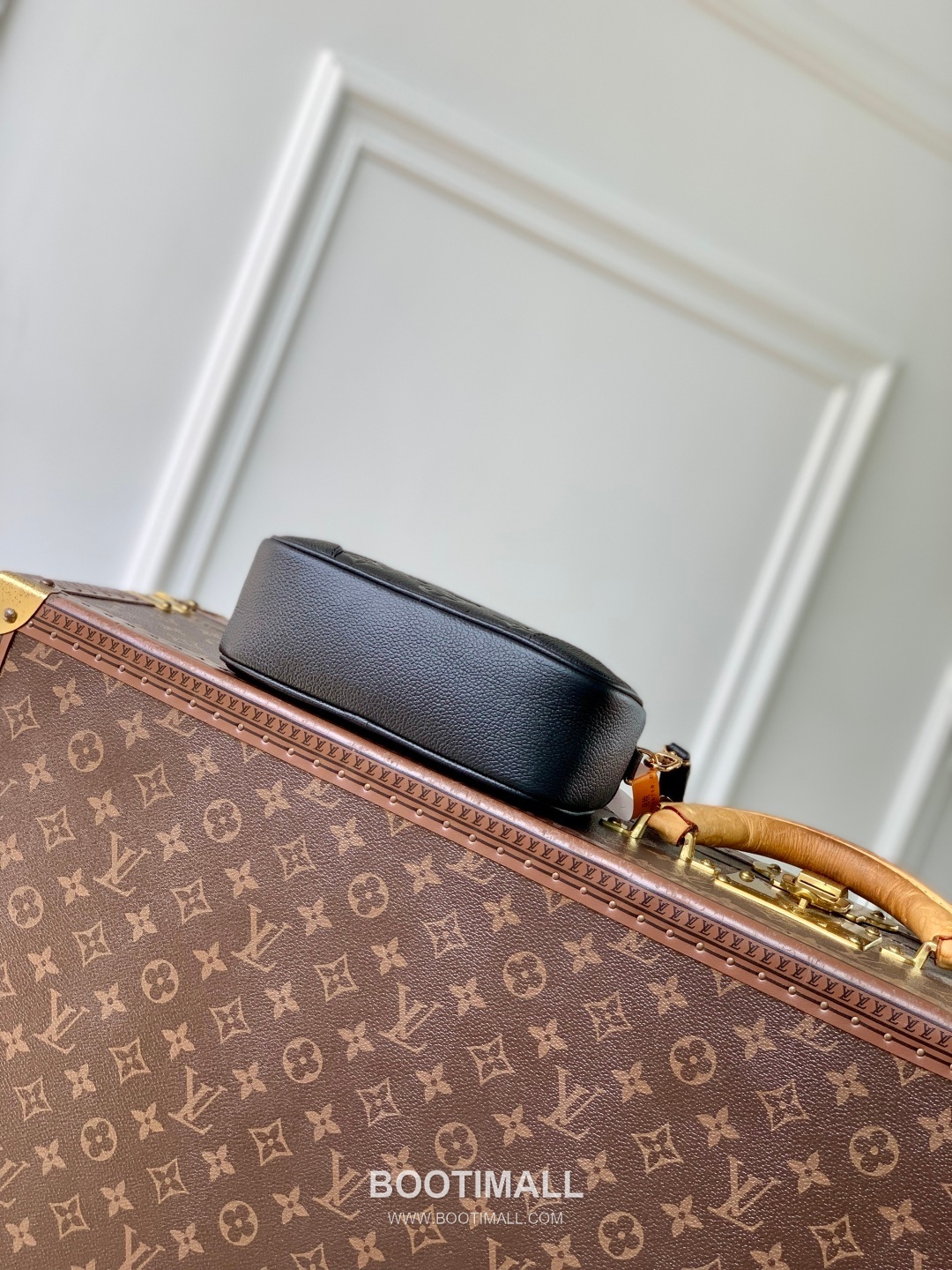 Louis Vuitton Tiny Camera Bag Monogram Empreinte Leather Black 루이비통 타이니 카메라 백 모노그램 앙프렝뜨 레더 블랙 19cm 4