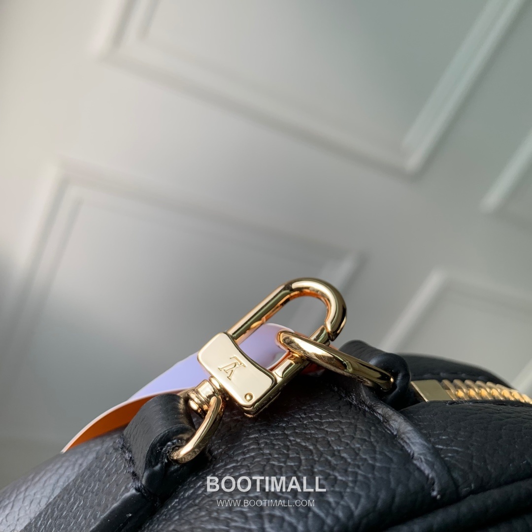 Louis Vuitton Tiny Camera Bag Monogram Empreinte Leather Black 루이비통 타이니 카메라 백 모노그램 앙프렝뜨 레더 블랙 19cm 6