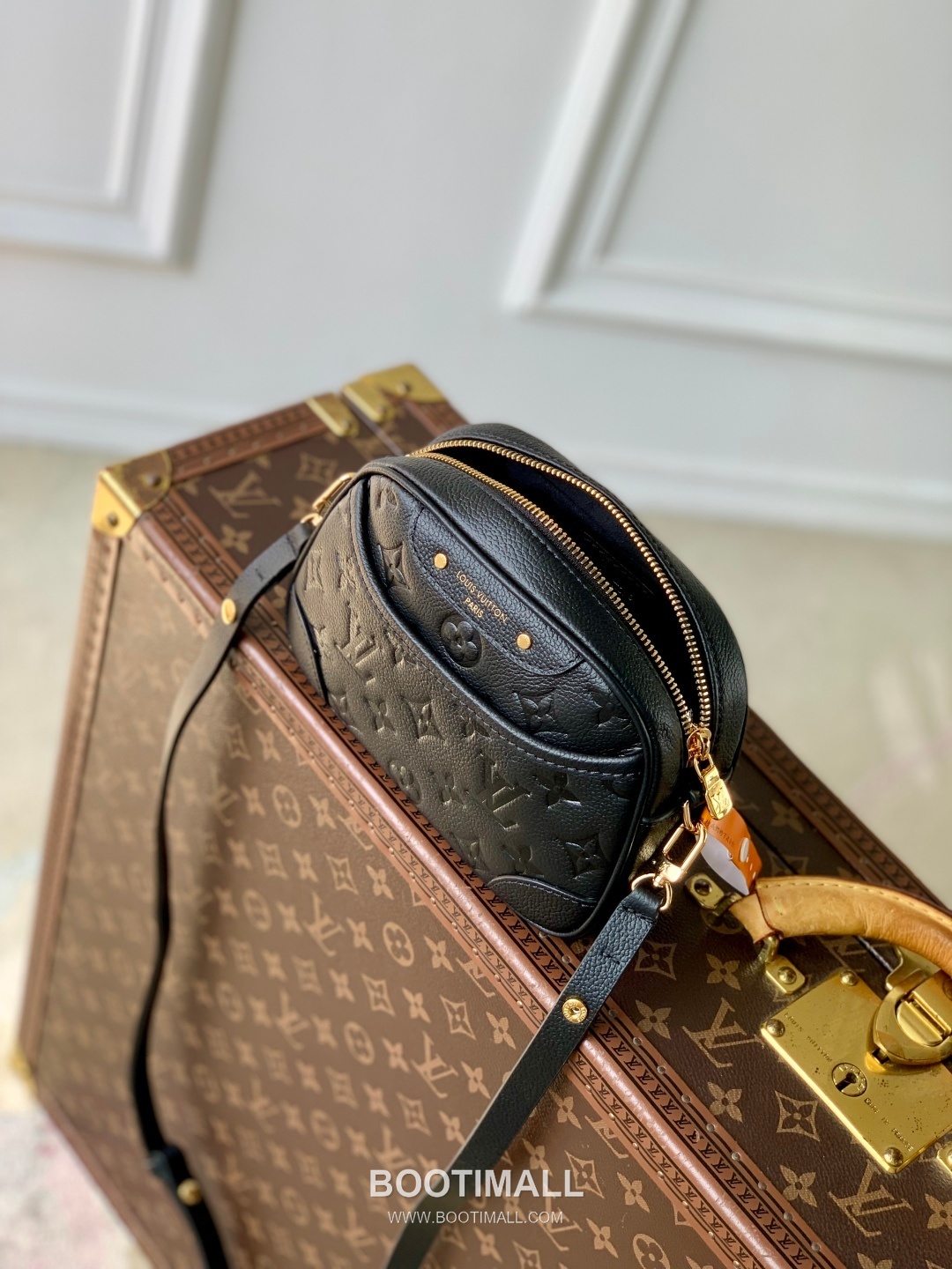 Louis Vuitton Tiny Camera Bag Monogram Empreinte Leather Black 루이비통 타이니 카메라 백 모노그램 앙프렝뜨 레더 블랙 19cm 9