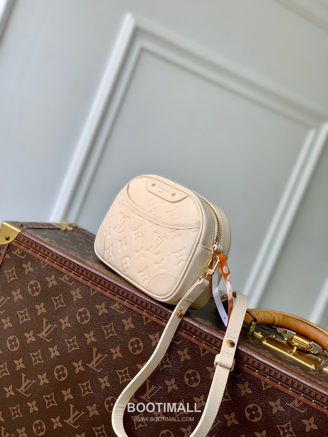Louis Vuitton Tiny Camera Bag Monogram Empreinte Leather White 루이비통 타이니 카메라 백 모노그램 앙프렝뜨 레더 화이트 19cm 2