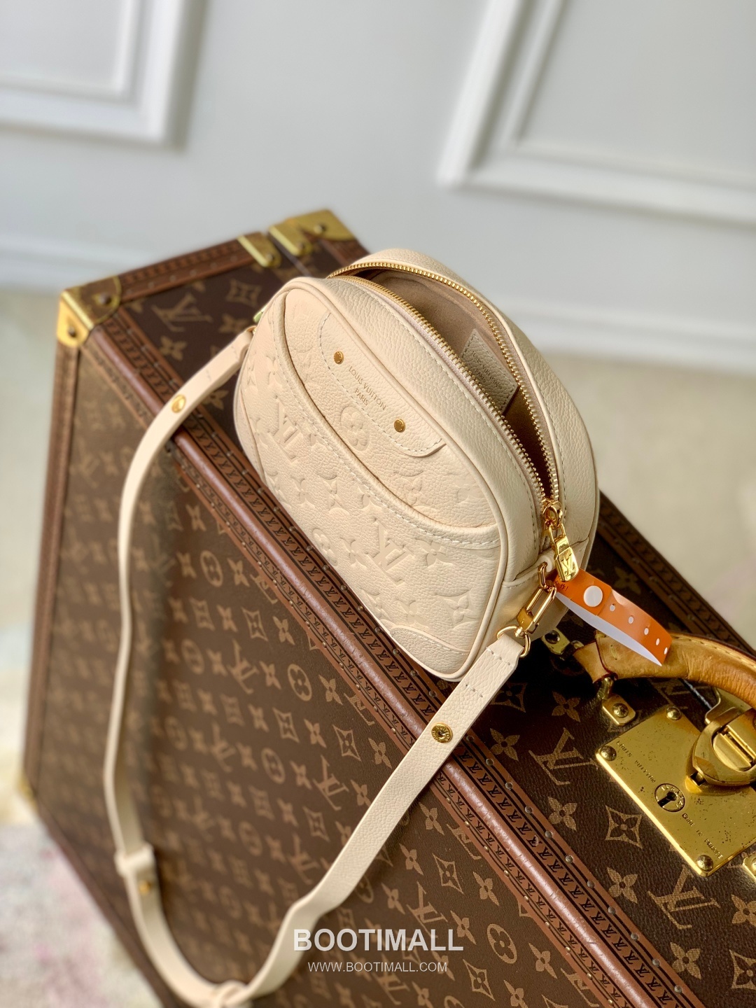 Louis Vuitton Tiny Camera Bag Monogram Empreinte Leather White 루이비통 타이니 카메라 백 모노그램 앙프렝뜨 레더 화이트 19cm 9