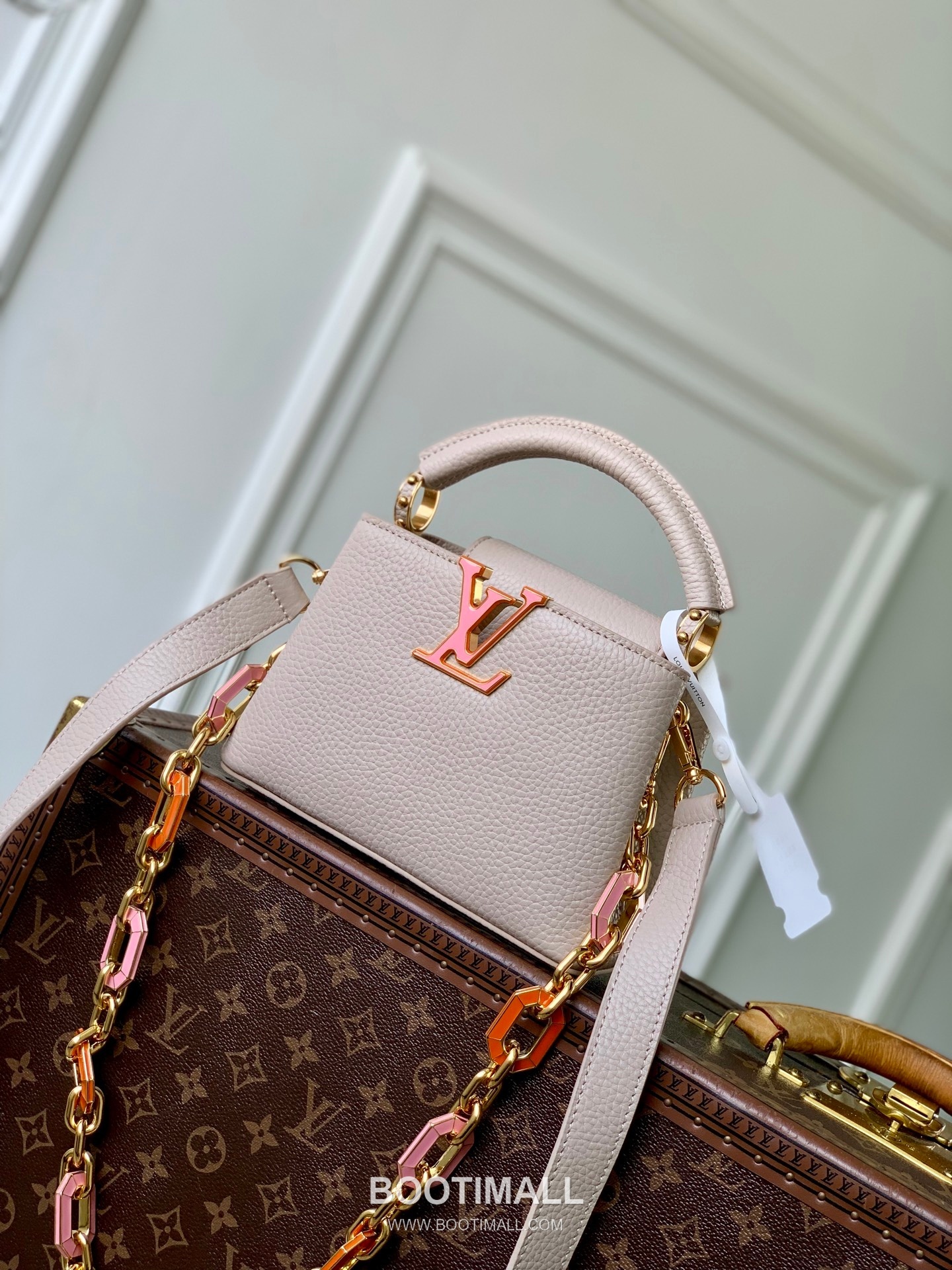 Louis Vuitton Capucines Mini Taurillon Leather Gray Top Handle Bag 루이비통 카퓌신 미니 M24683 토리용 레더 그레이 탑핸들백 21cm 1