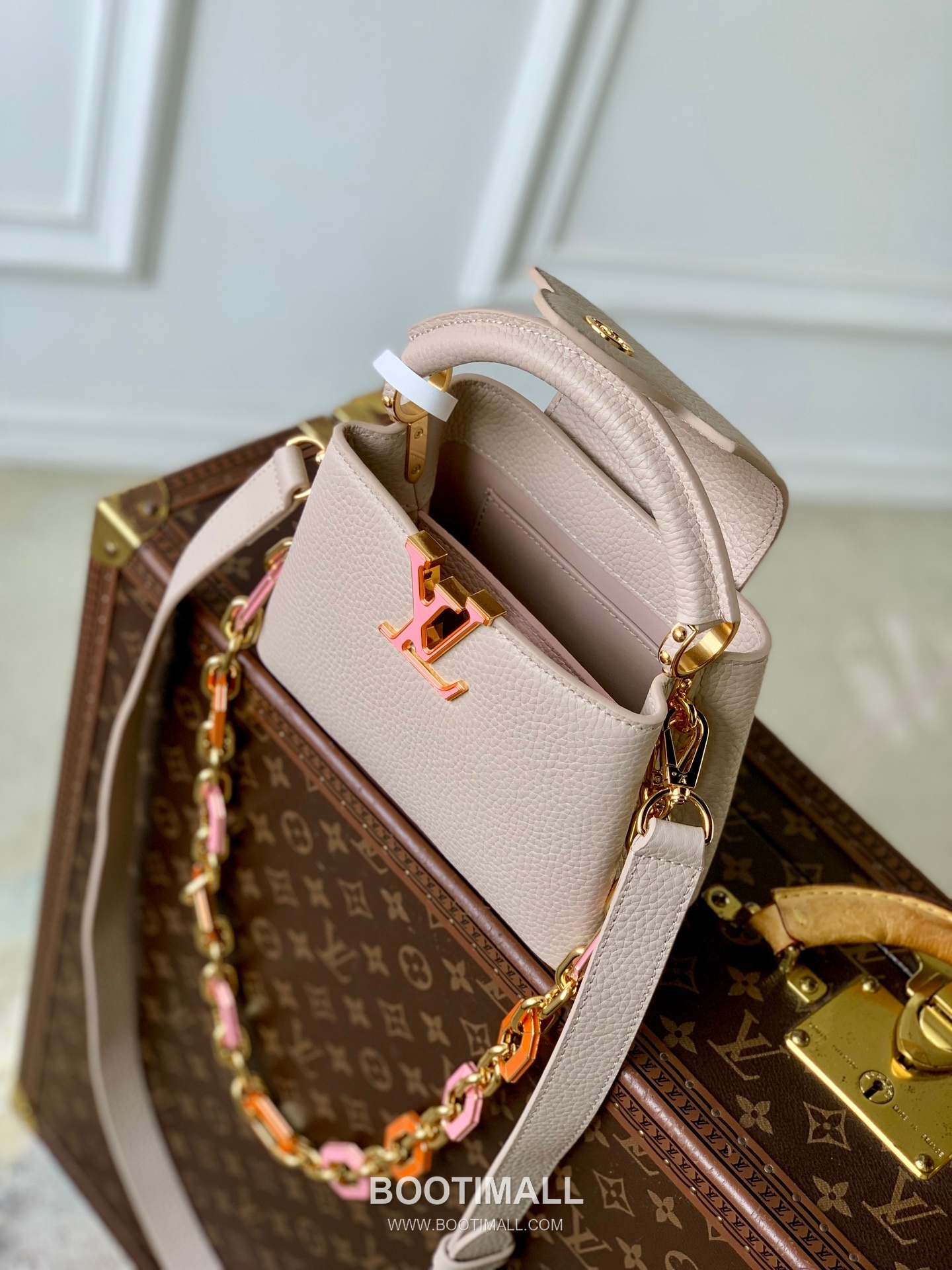 Louis Vuitton Capucines Mini Taurillon Leather Gray Top Handle Bag 루이비통 카퓌신 미니 M24683 토리용 레더 그레이 탑핸들백 21cm 9