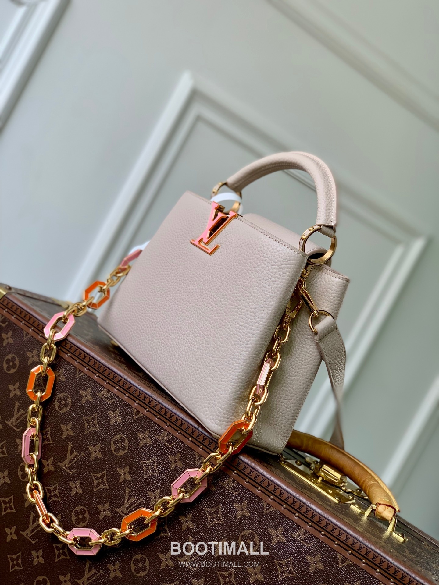 Louis Vuitton Capucines Mini Taurillon Leather Grey Top Handle Bag 루이비통 카푸신 미니 토리용 레더 그레이 탑핸들백 27cm 2