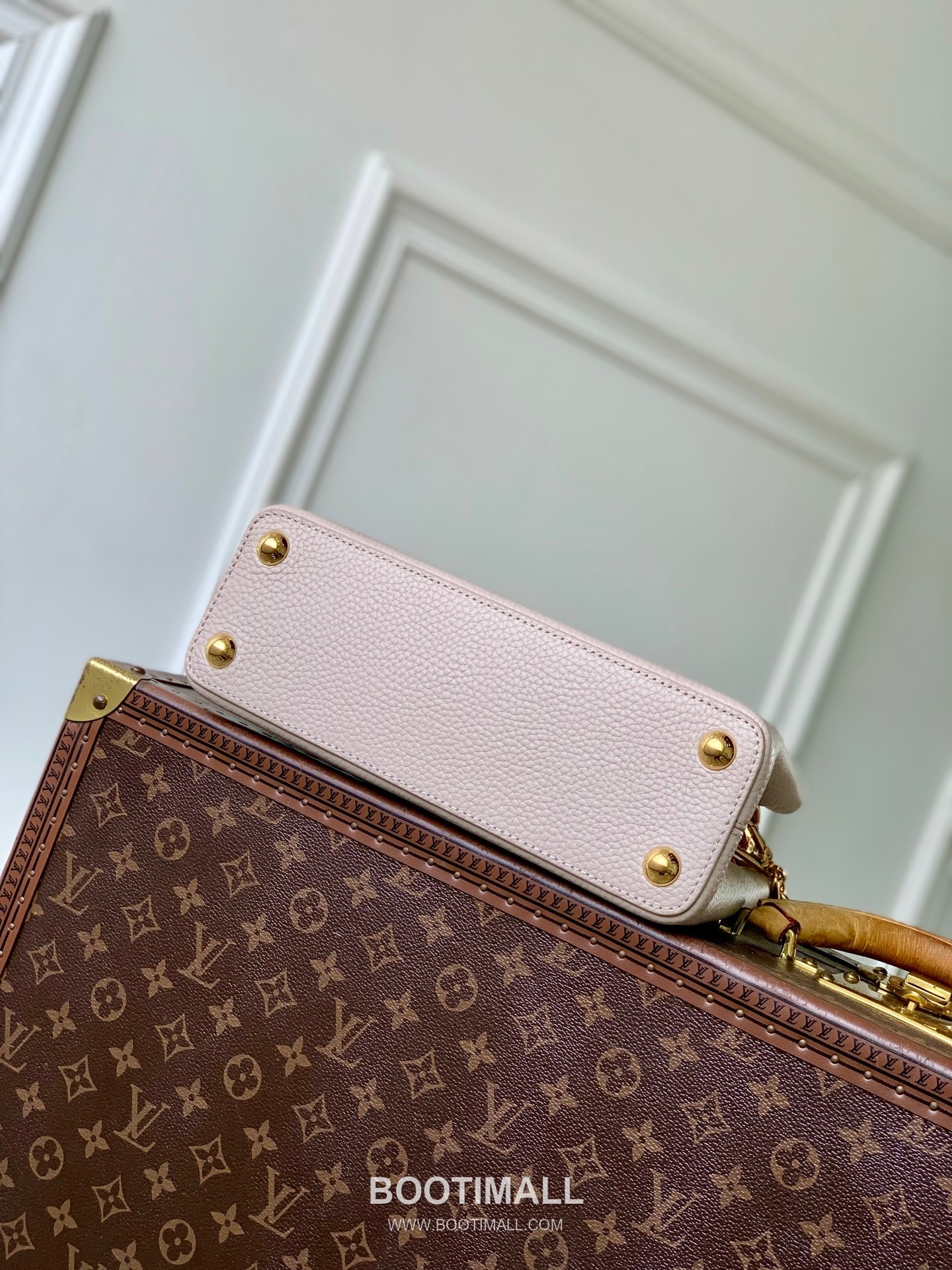 Louis Vuitton Capucines Mini Taurillon Leather Grey Top Handle Bag 루이비통 카푸신 미니 토리용 레더 그레이 탑핸들백 27cm 4