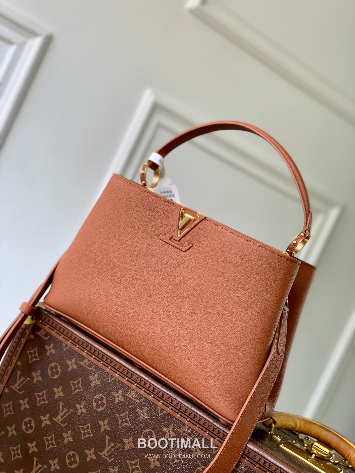 Louis Vuitton Capucines Souple MM Grained Calf Leather Brown Top Handle Bag 루이비통 카퓌신 수플 MM 그레인드 카프 레더 브라운 탑핸들백 33cm 1