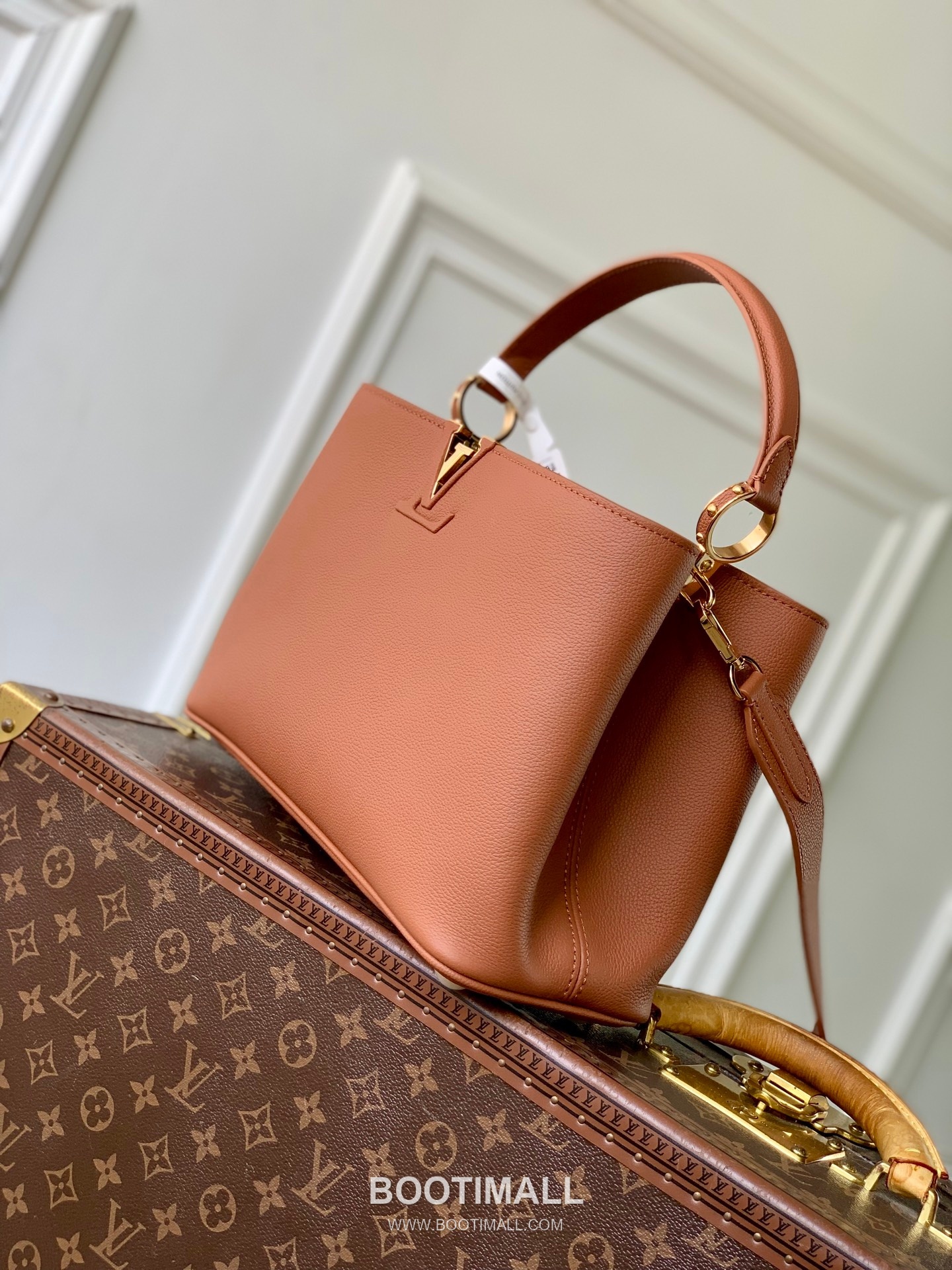 Louis Vuitton Capucines Souple MM Grained Calf Leather Brown Top Handle Bag 루이비통 카퓌신 수플 MM 그레인드 카프 레더 브라운 탑핸들백 33cm 2