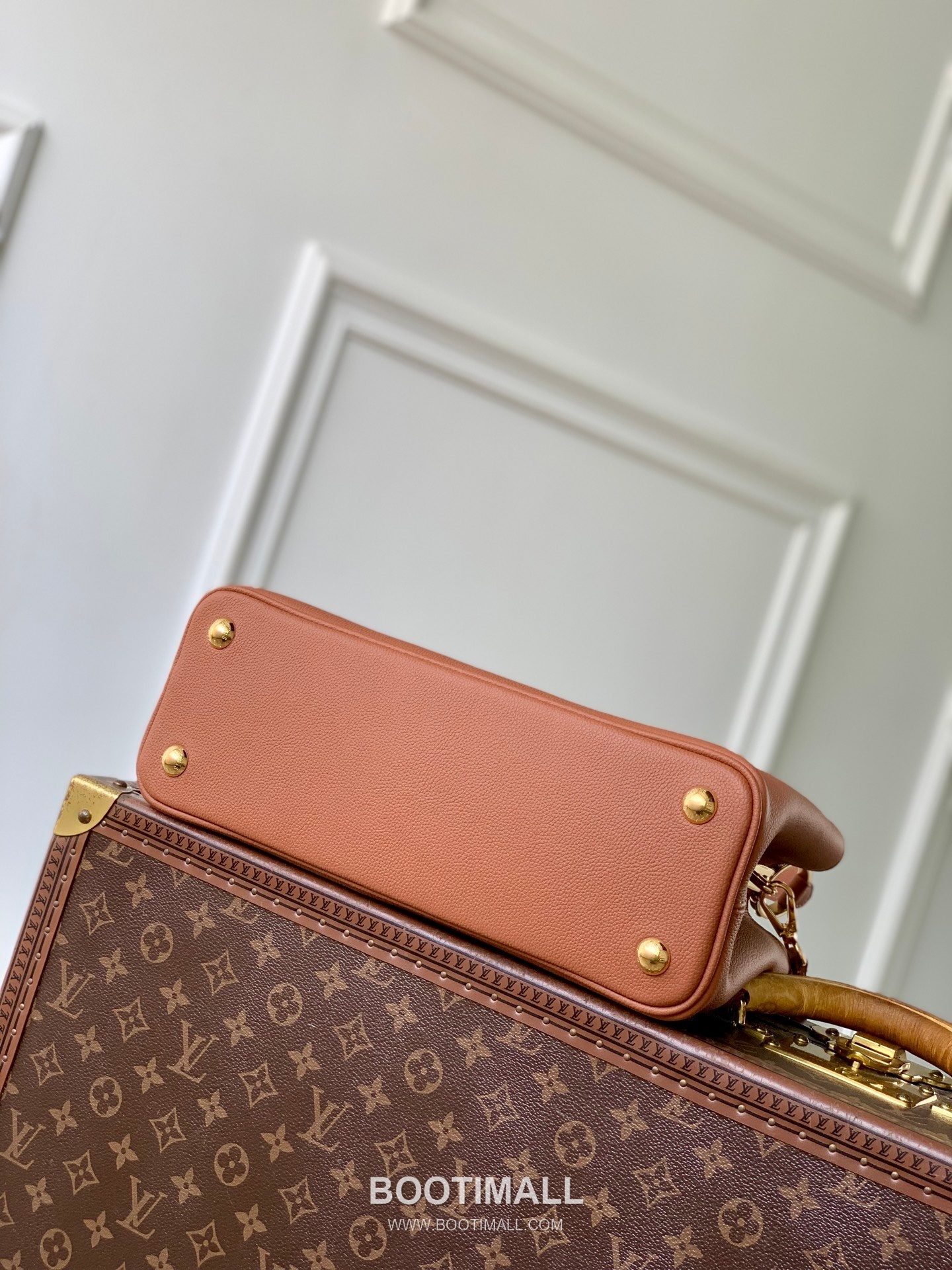 Louis Vuitton Capucines Souple MM Grained Calf Leather Brown Top Handle Bag 루이비통 카퓌신 수플 MM 그레인드 카프 레더 브라운 탑핸들백 33cm 4