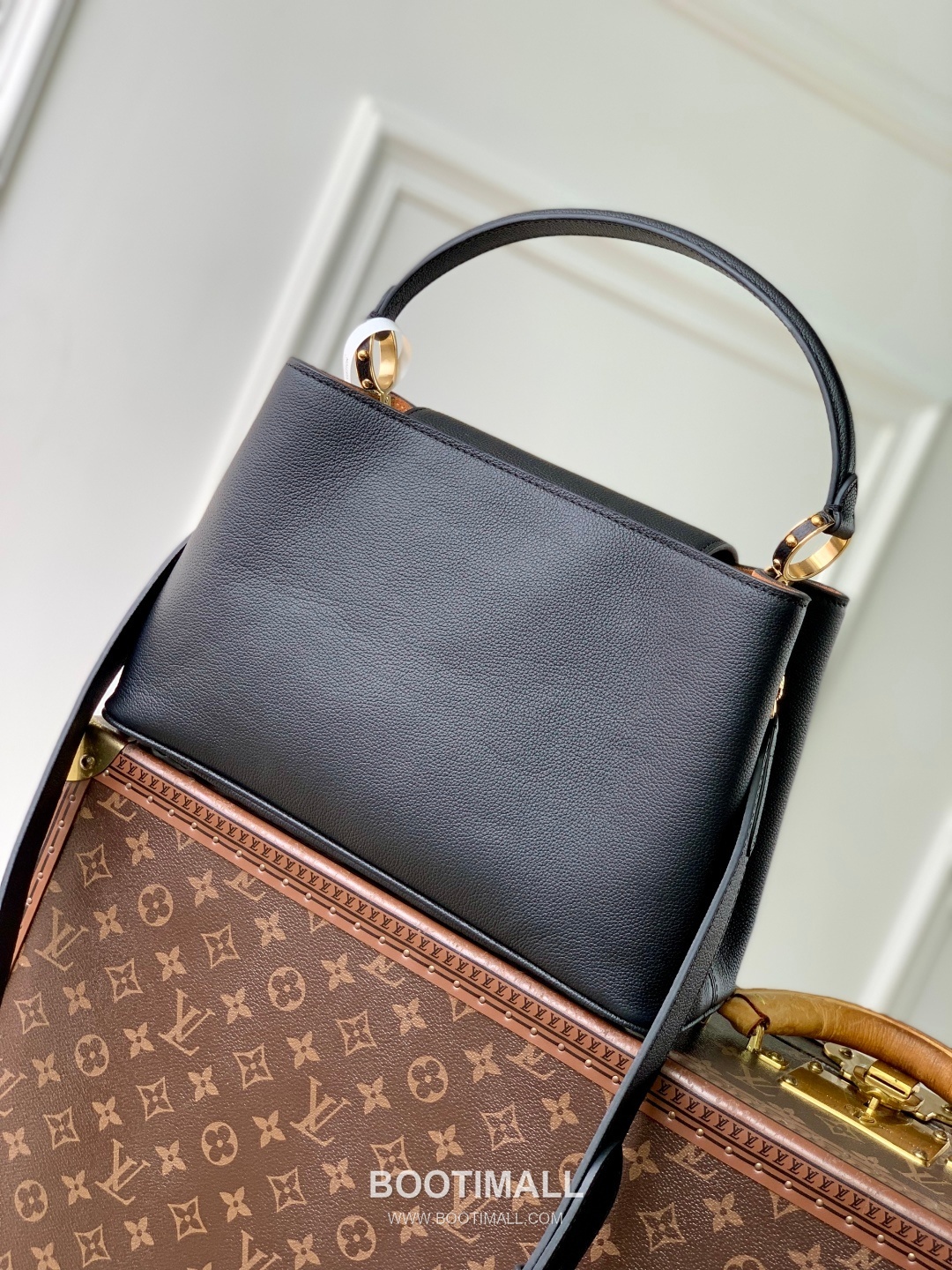 Louis Vuitton Capucines Souple MM Grained Calf Leather Brown Top Handle Bag 루이비통 카퓌신 수플 MM 그레인드 카프 레더 브라운 탑핸들백 33cm 3