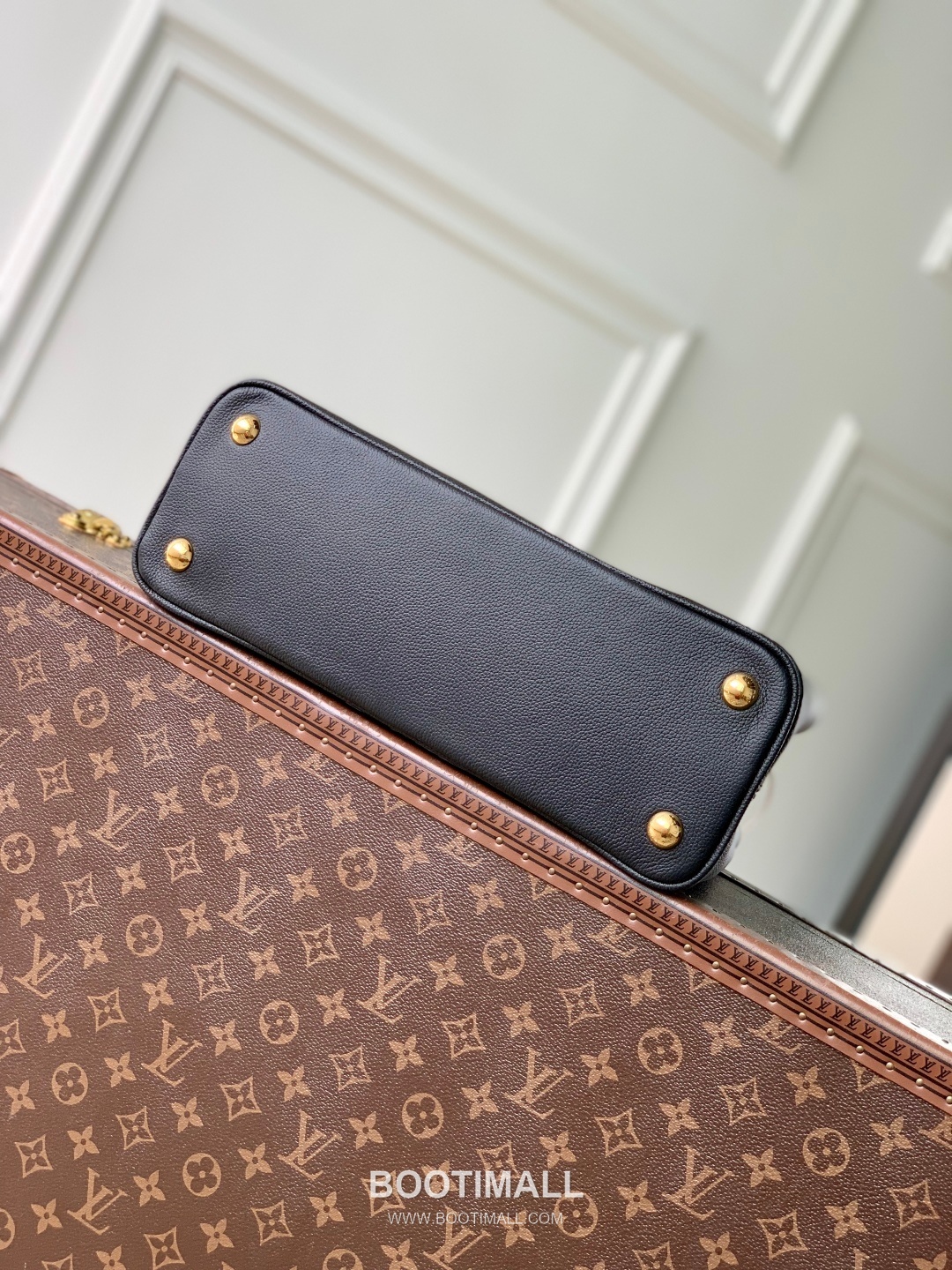 Louis Vuitton Capucines Souple MM Grained Calf Leather Brown Top Handle Bag 루이비통 카퓌신 수플 MM 그레인드 카프 레더 브라운 탑핸들백 33cm 4