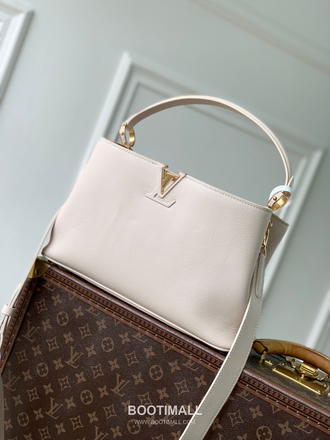 Louis Vuitton Capucines Souple MM Grained Calf Leather Brown Top Handle Bag 루이비통 카퓌신 수플 MM 그레인드 카프 레더 브라운 탑핸들백 33cm 1