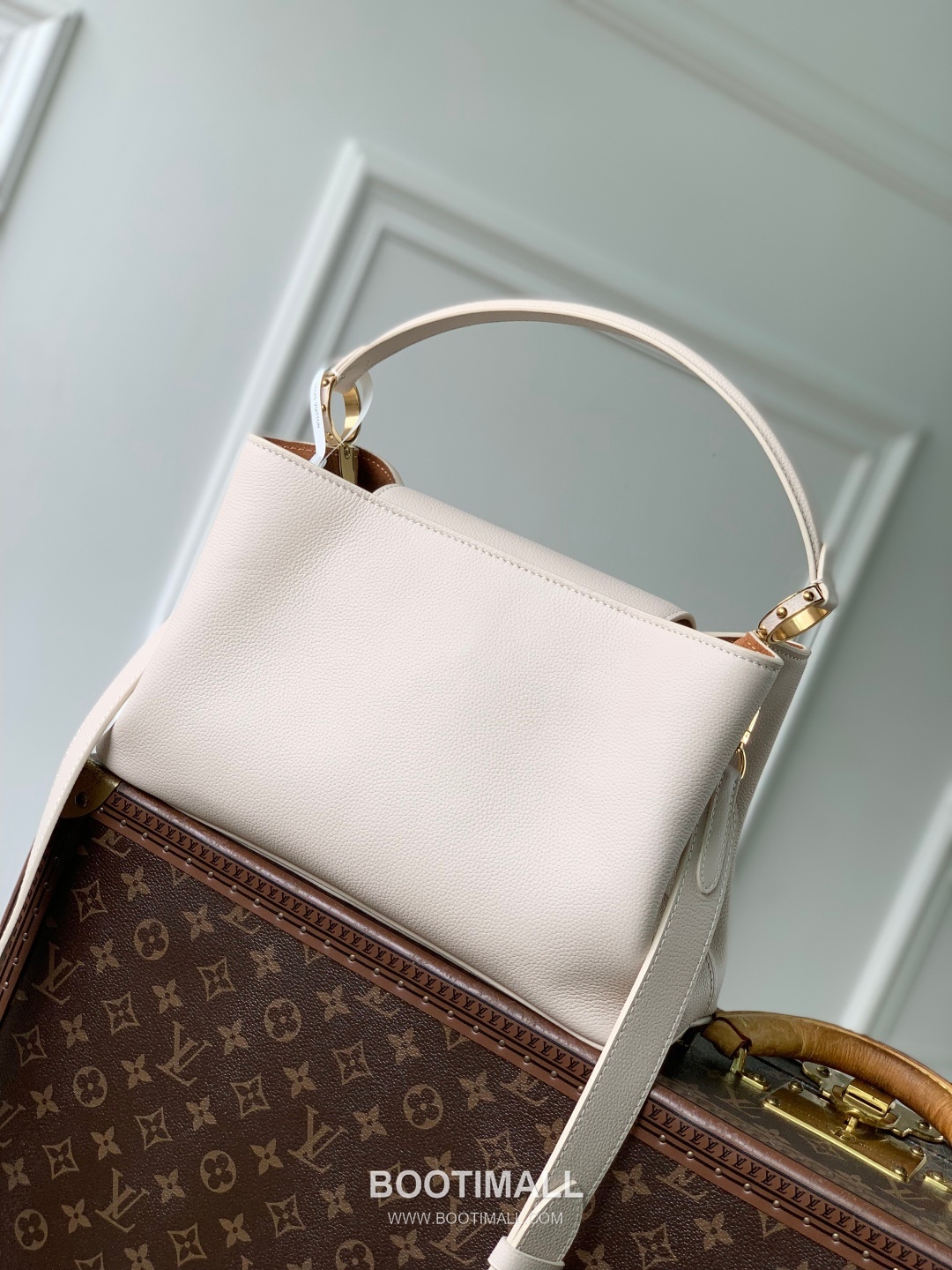 Louis Vuitton Capucines Souple MM Grained Calf Leather Brown Top Handle Bag 루이비통 카퓌신 수플 MM 그레인드 카프 레더 브라운 탑핸들백 33cm 3