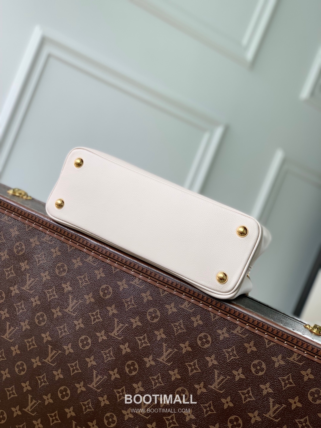 Louis Vuitton Capucines Souple MM Grained Calf Leather Brown Top Handle Bag 루이비통 카퓌신 수플 MM 그레인드 카프 레더 브라운 탑핸들백 33cm 4