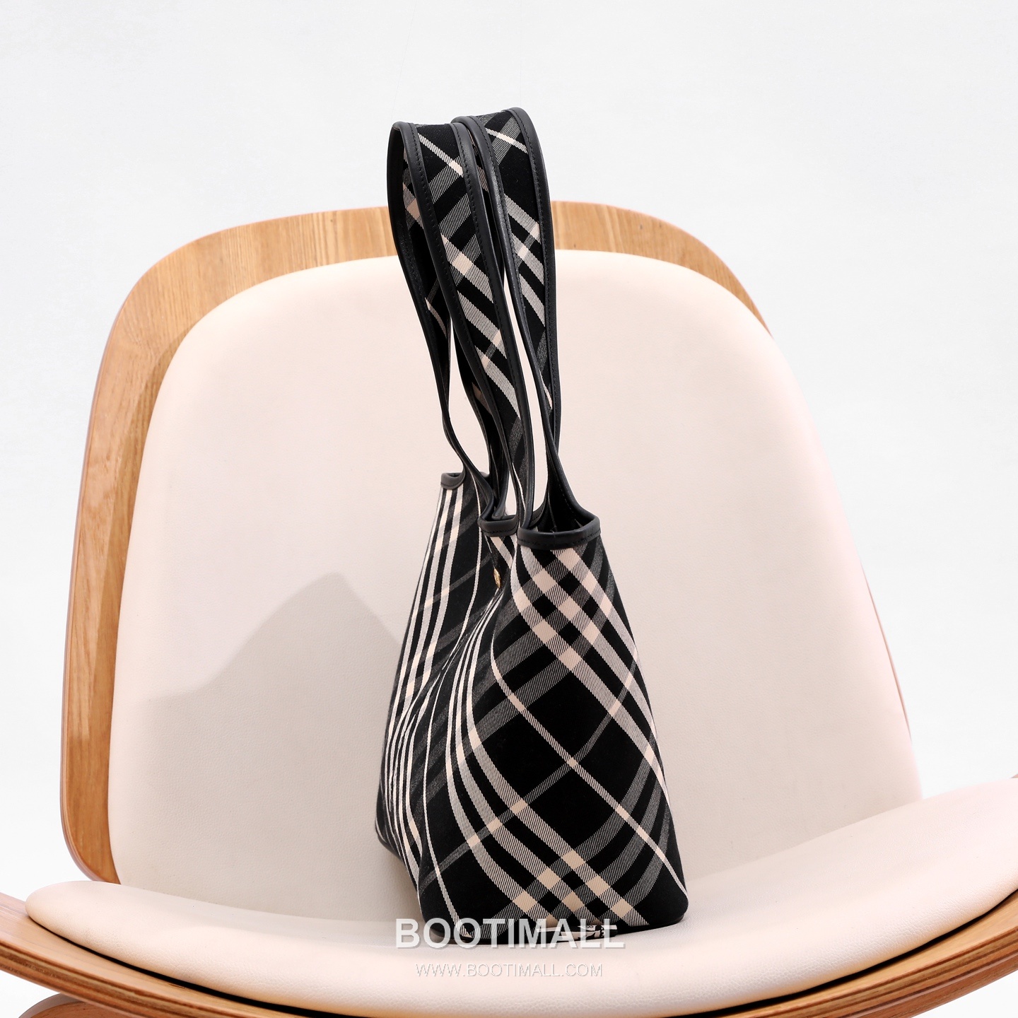 Burberry Diagonal Check Hobo Tote Diagonal Check Fabric Hobo Tote Bag 버버리 다이아고날 체크 호보 토트 다이아고날 체크 패브릭 호보 토트백 41cm 15