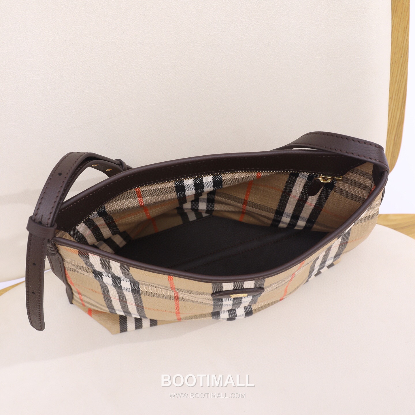 Burberry Highlands Large Tote Sand Tote Bag 버버리 하이랜드 라지 토트백 샌드 9