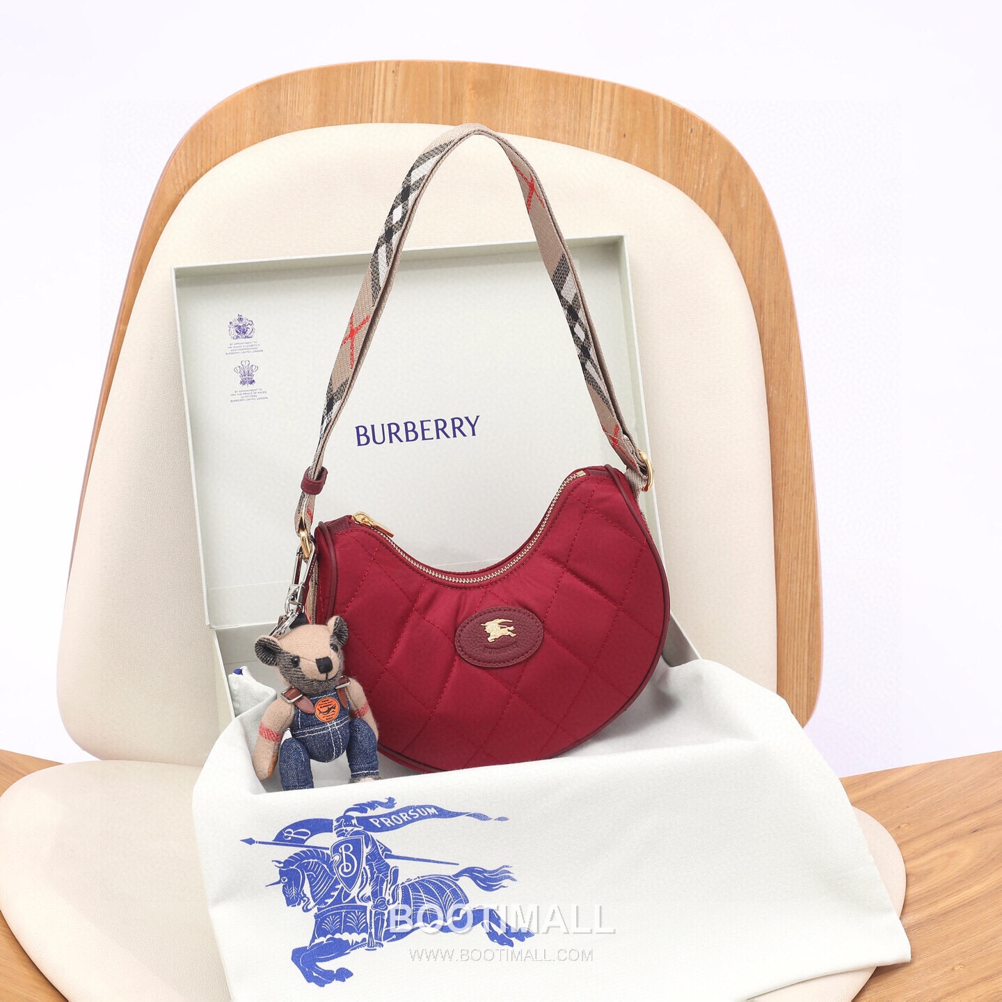 Burberry Half-Moon Tailored Shoulder Bag 버버리 하프문 테일러드 숄더백 23.5cm 1