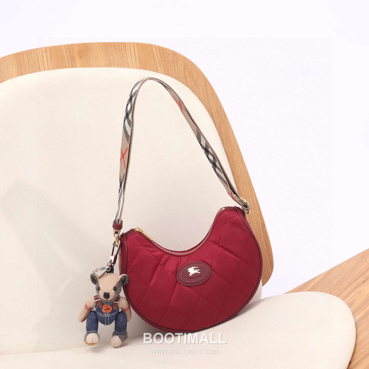 Burberry Half-Moon Tailored Shoulder Bag 버버리 하프문 테일러드 숄더백 23.5cm 2