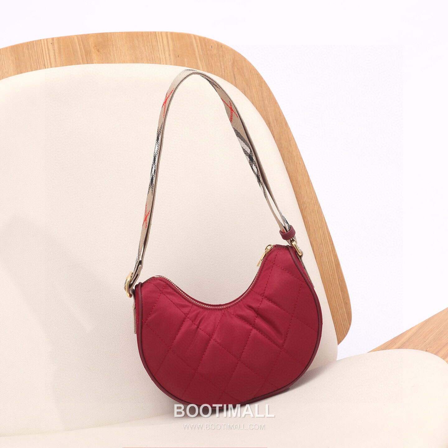 Burberry Half-Moon Tailored Shoulder Bag 버버리 하프문 테일러드 숄더백 23.5cm 3