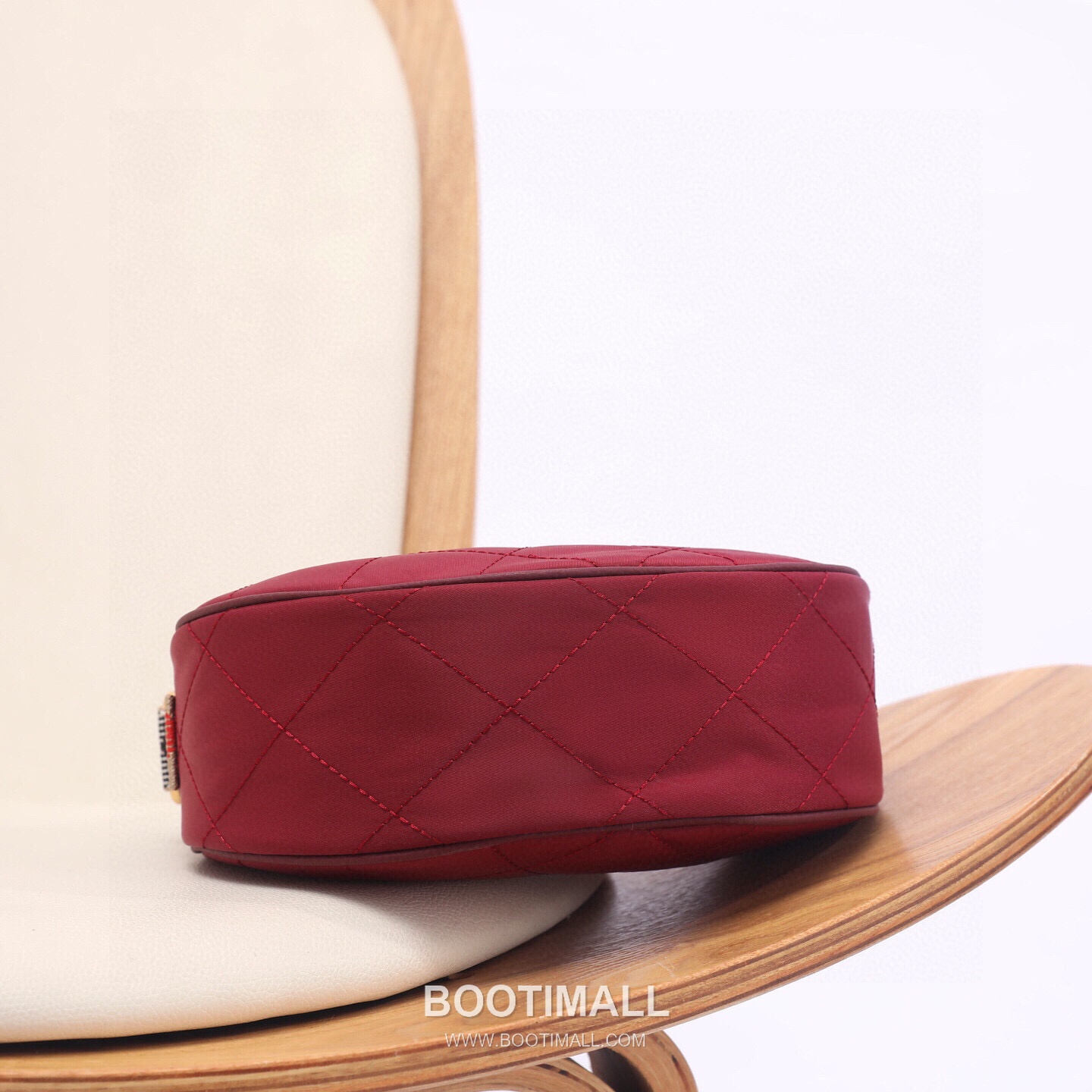 Burberry Half-Moon Tailored Shoulder Bag 버버리 하프문 테일러드 숄더백 23.5cm 9