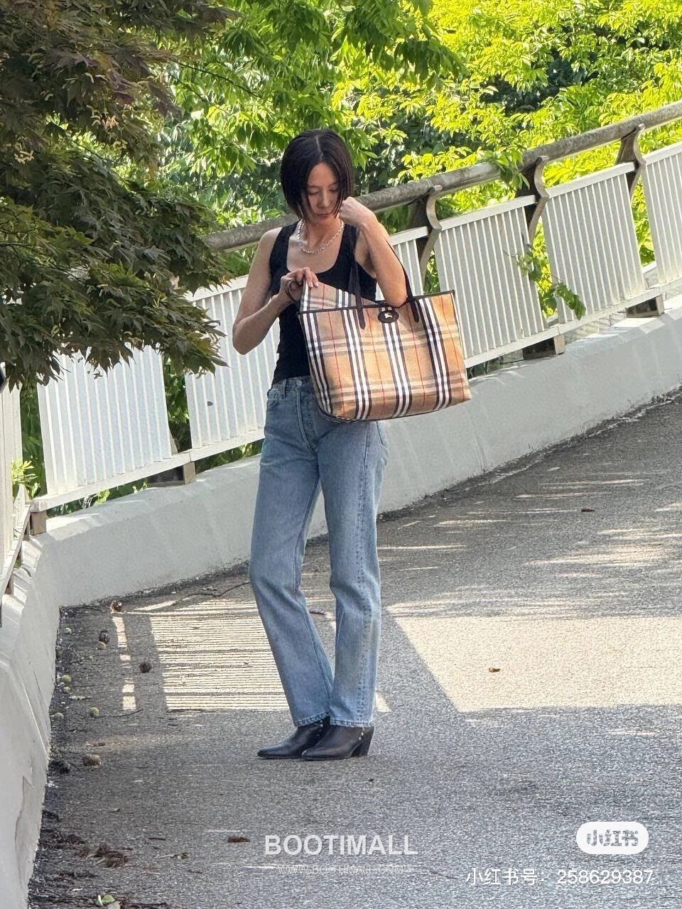 Burberry Vintage Check Canvas Hobo Vintage Check Canvas Brown Shoulder Bag 버버리 빈티지 체크 캔버스 호보 빈티지 체크 캔버스 브라운 숄더백 26cm 4