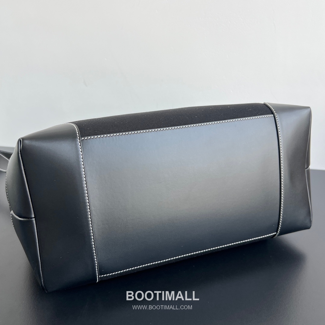 Bottega Veneta Andiamo Canvas Leather Tote Canvas, Leather Black Tote Bag 보테가 베네타 안디아모 캔버스 레더 토트 캔버스, 레더 블랙 토트백 43cm 7