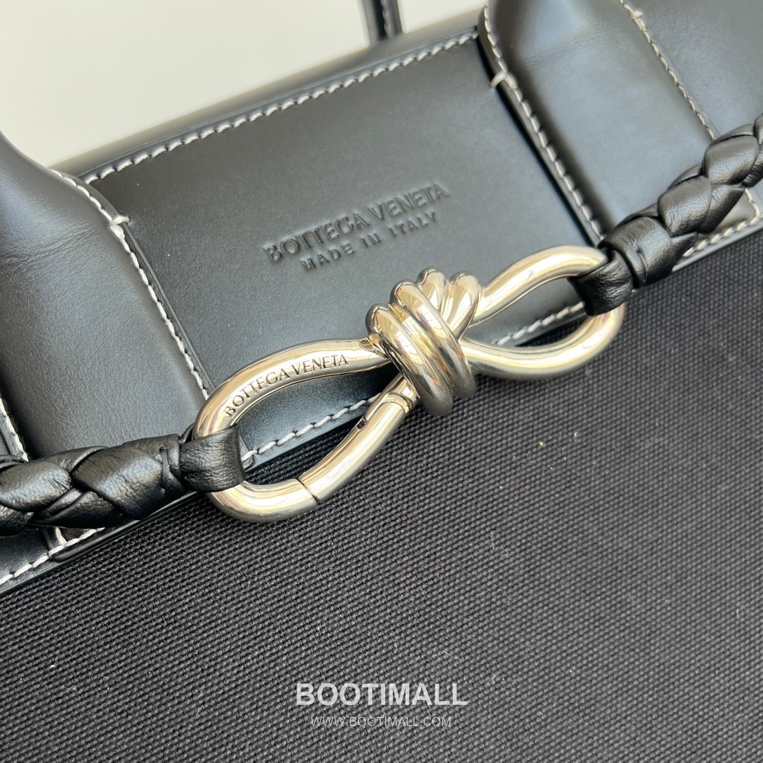 Bottega Veneta Andiamo Canvas Leather Tote Canvas, Leather Black Tote Bag 보테가 베네타 안디아모 캔버스 레더 토트 캔버스, 레더 블랙 토트백 43cm 8