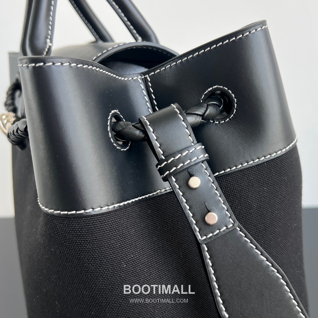 Bottega Veneta Andiamo Canvas Leather Tote Canvas, Leather Black Tote Bag 보테가 베네타 안디아모 캔버스 레더 토트 캔버스, 레더 블랙 토트백 43cm 9