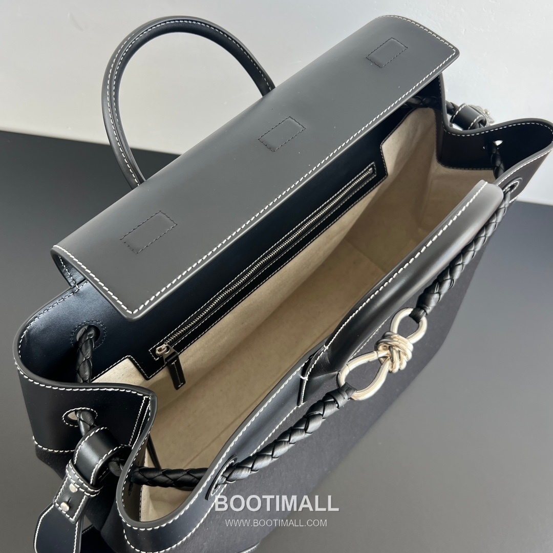 Bottega Veneta Andiamo Canvas Leather Tote Canvas, Leather Black Tote Bag 보테가 베네타 안디아모 캔버스 레더 토트 캔버스, 레더 블랙 토트백 43cm 10