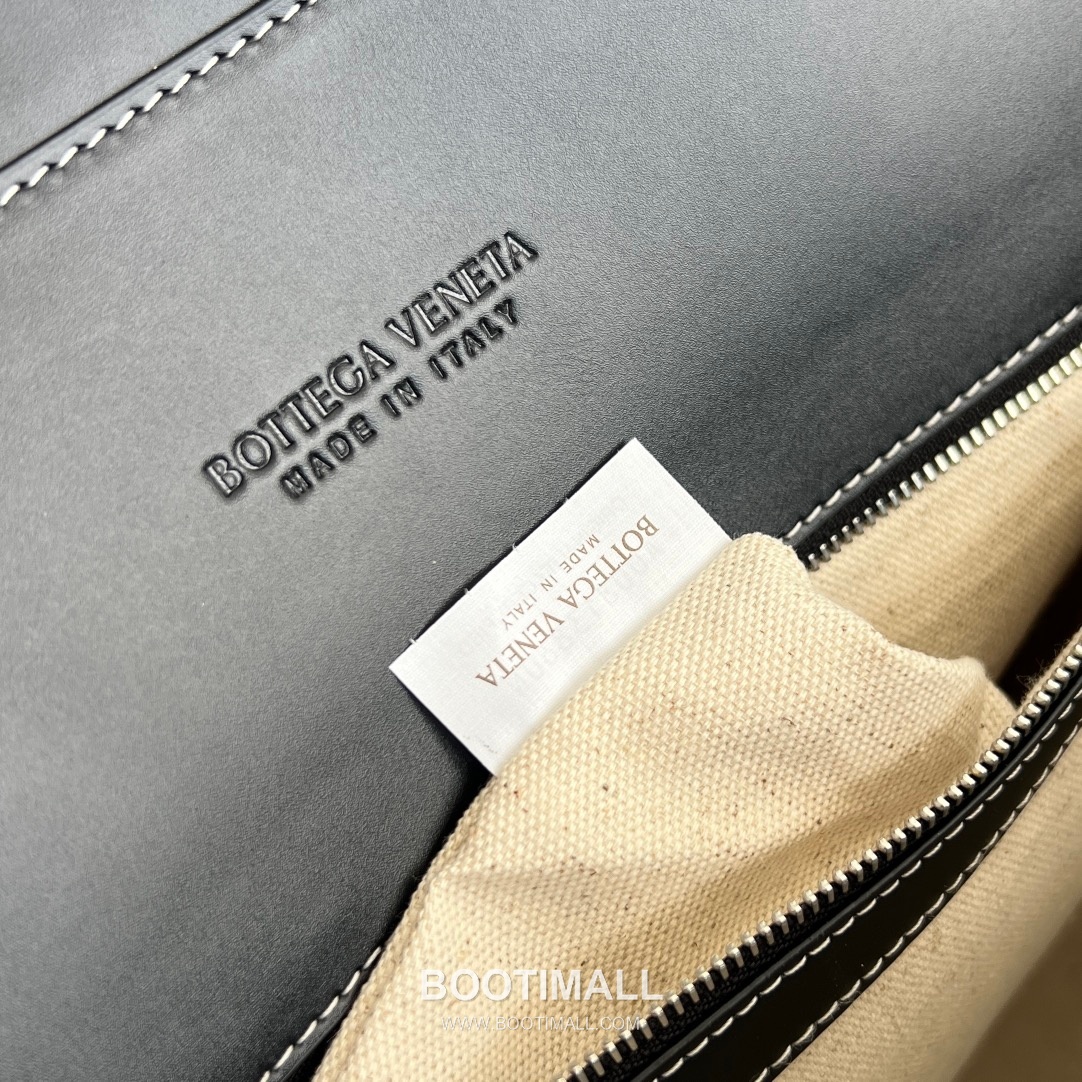 Bottega Veneta Andiamo Canvas Leather Tote Canvas, Leather Black Tote Bag 보테가 베네타 안디아모 캔버스 레더 토트 캔버스, 레더 블랙 토트백 43cm 12